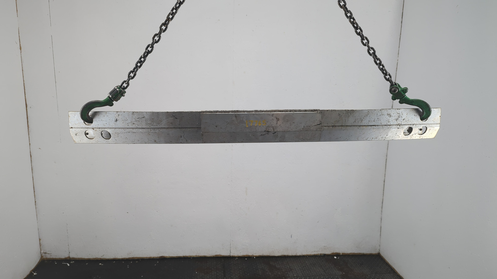 Усилитель заднего бампера