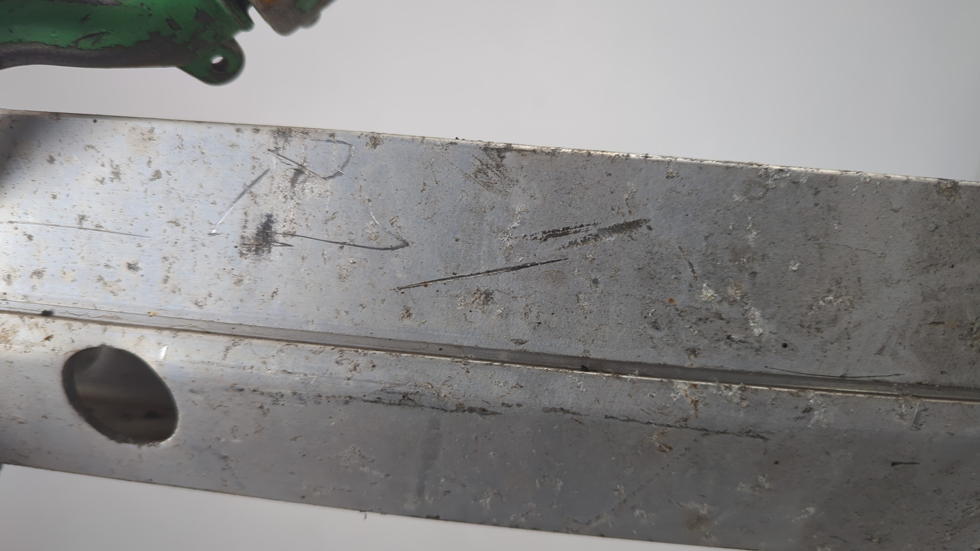 Усилитель заднего бампера