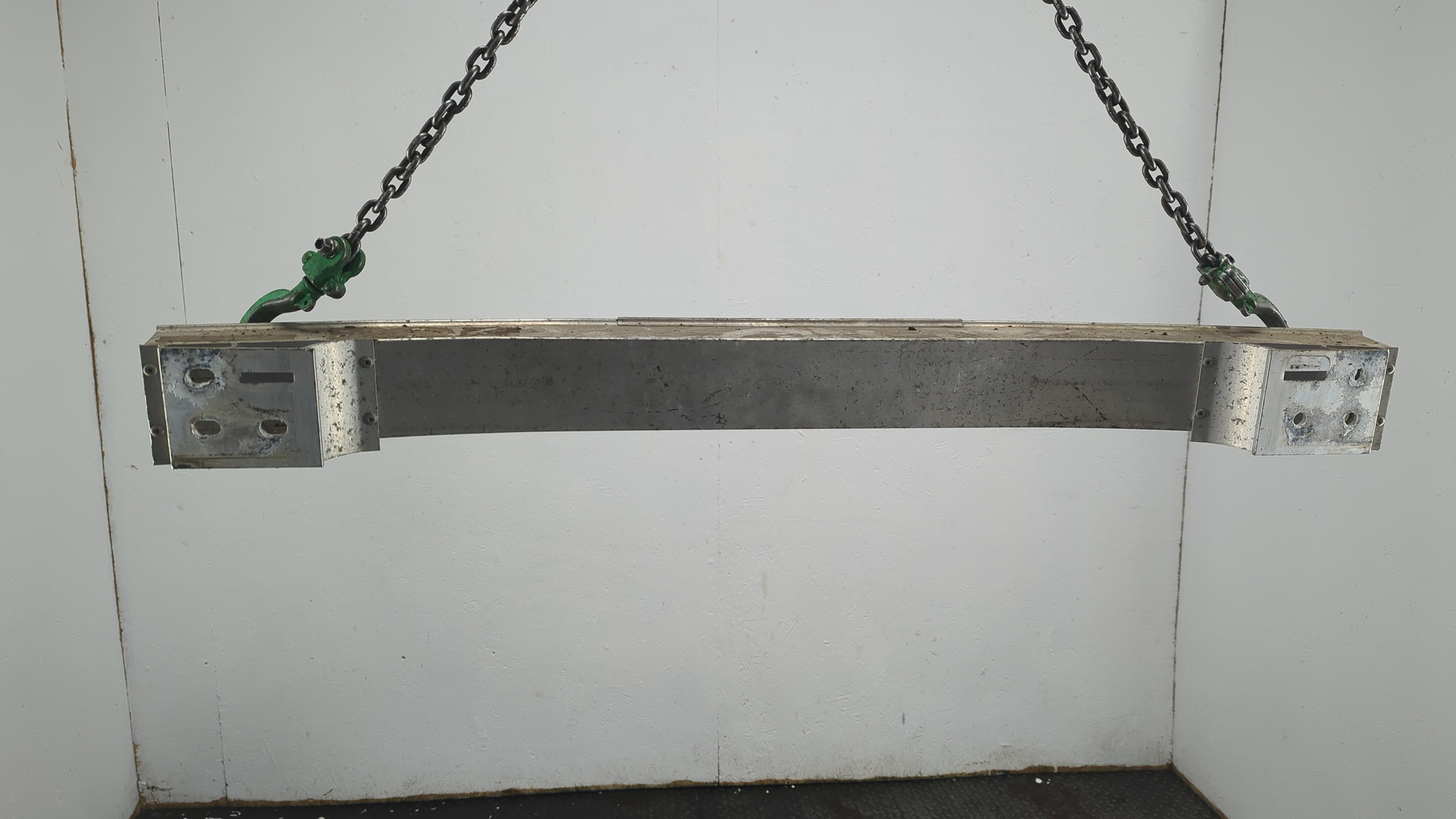 Усилитель заднего бампера