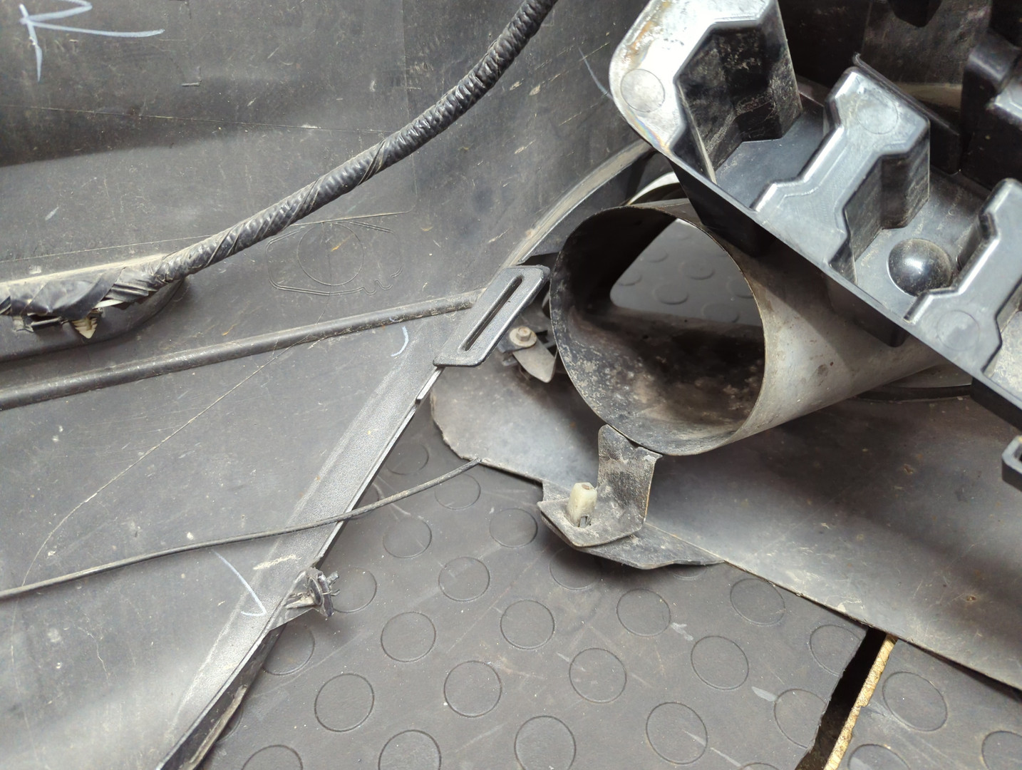 Бампер задний