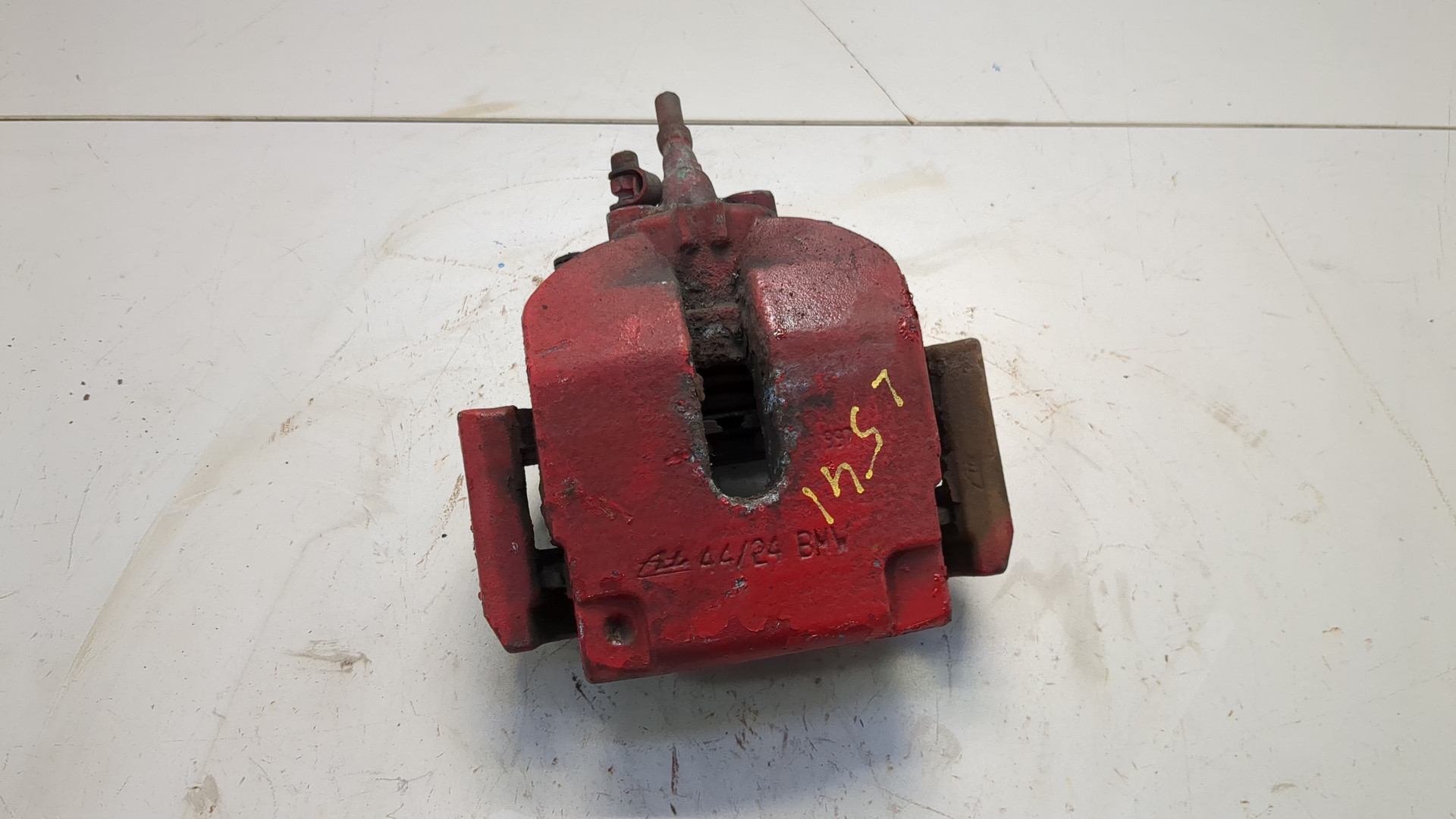 Суппорт задний левый