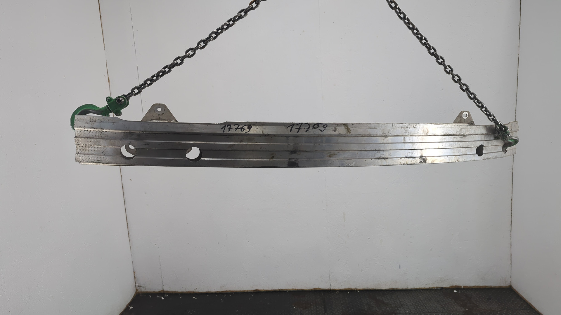 Усилитель заднего бампера