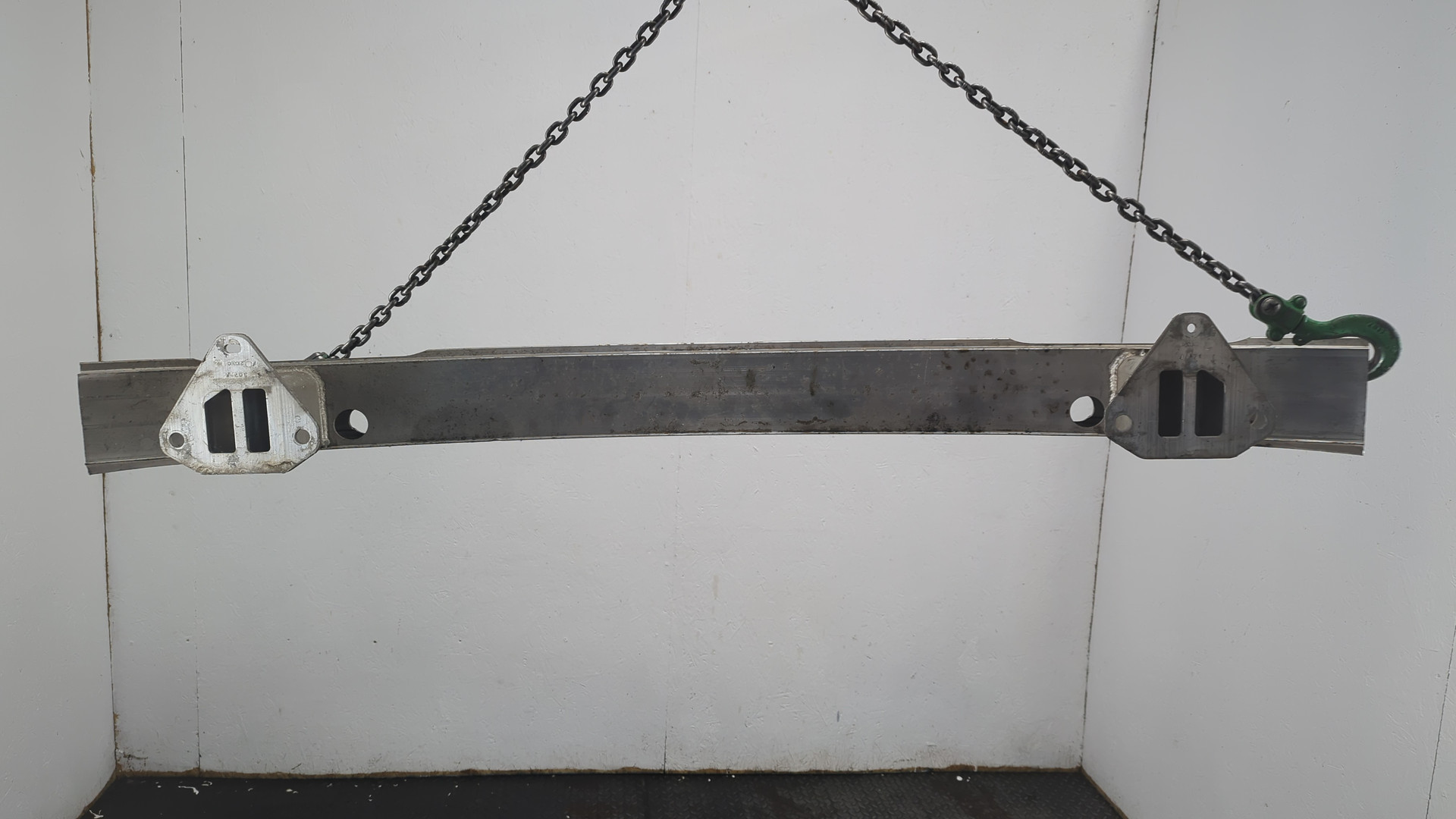 Усилитель заднего бампера