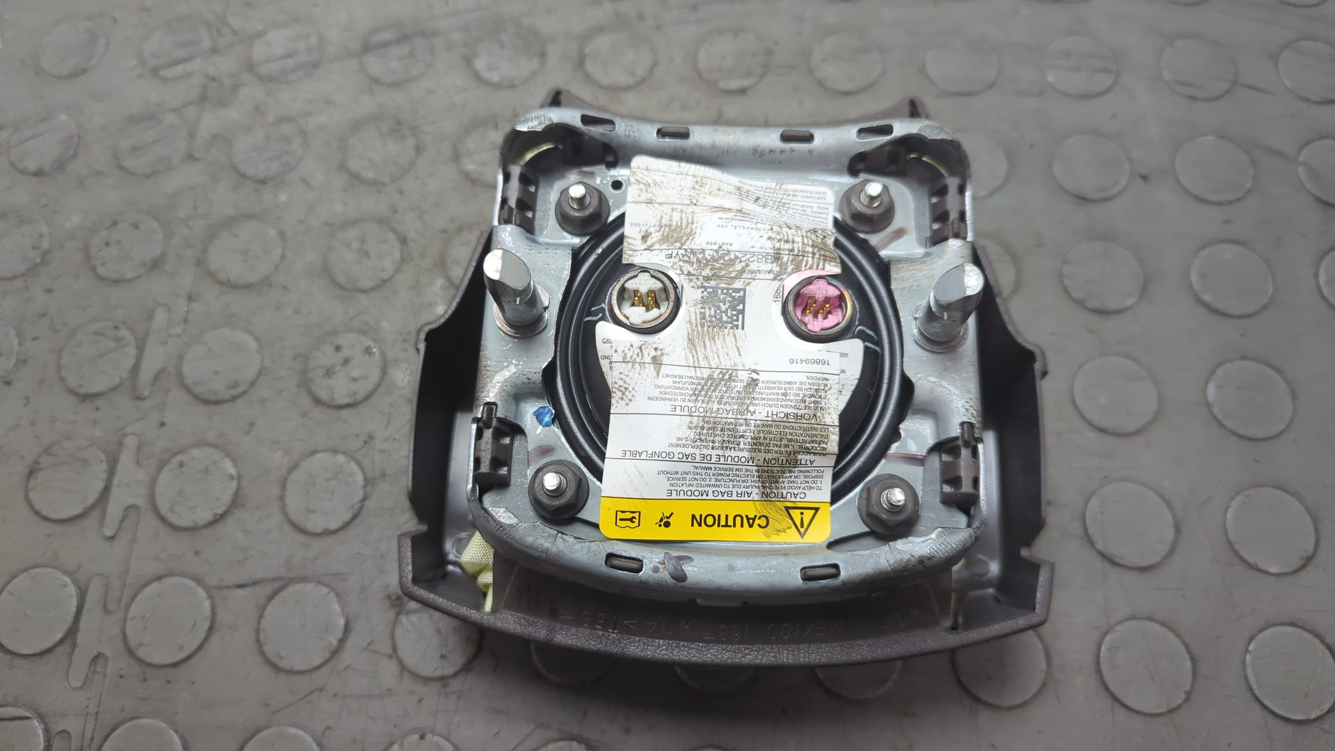 Подушка безопасности в рулевое колесо