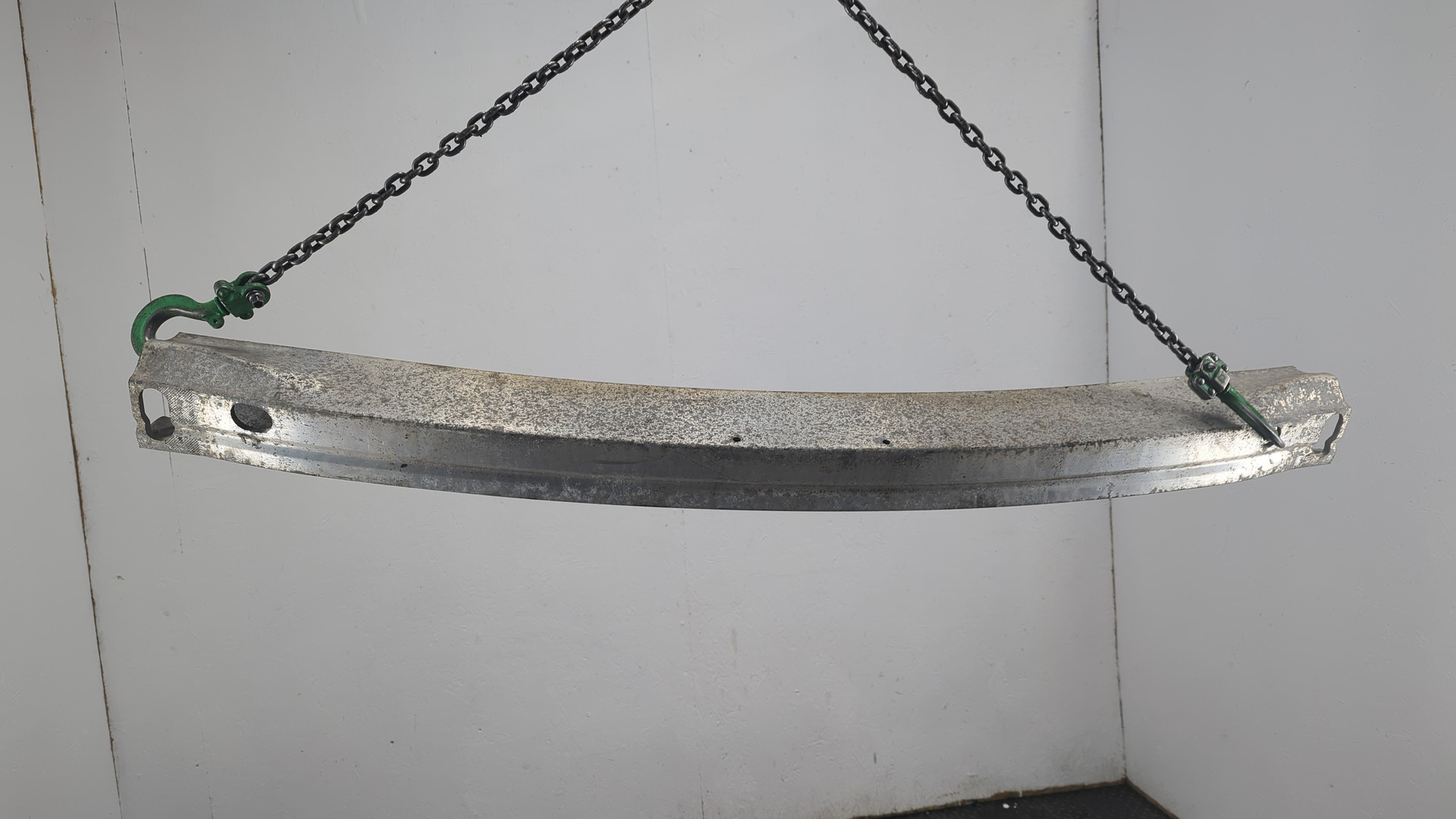 Усилитель заднего бампера