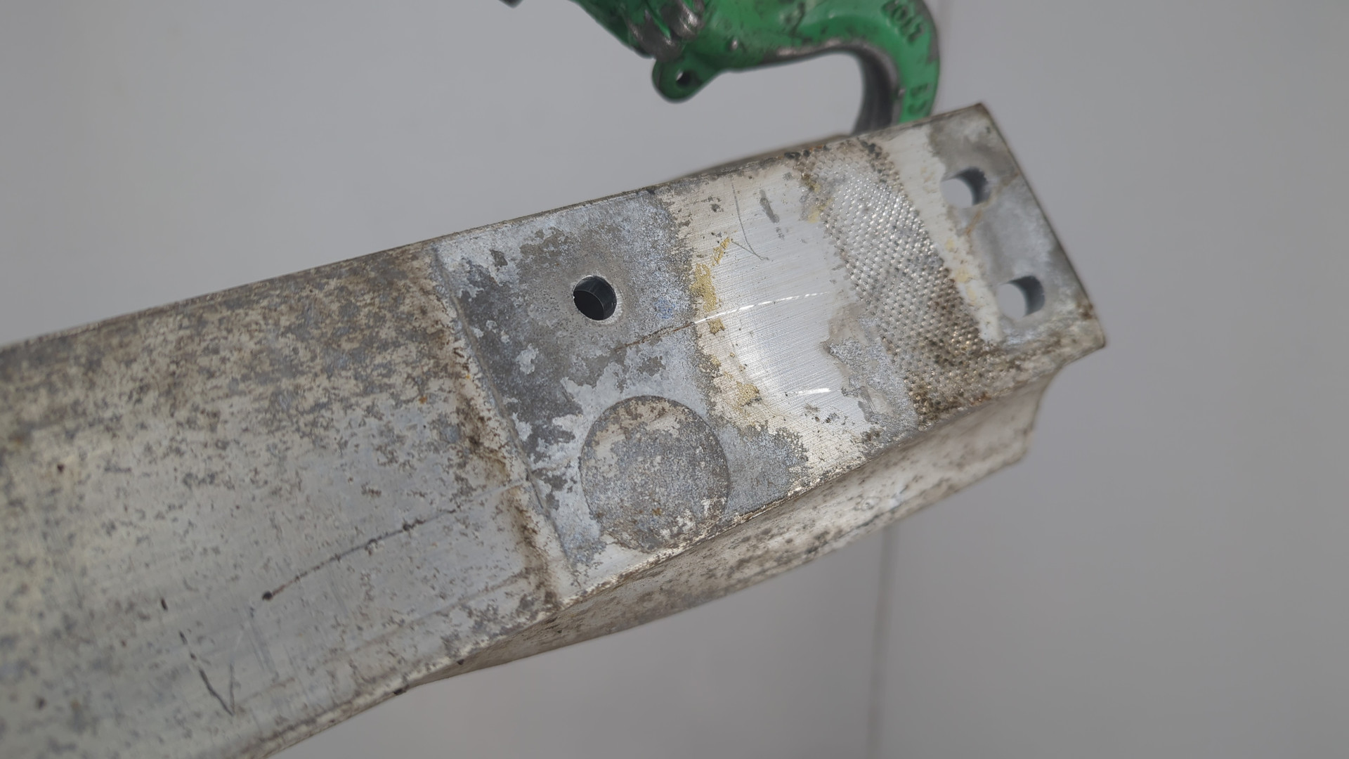 Усилитель заднего бампера