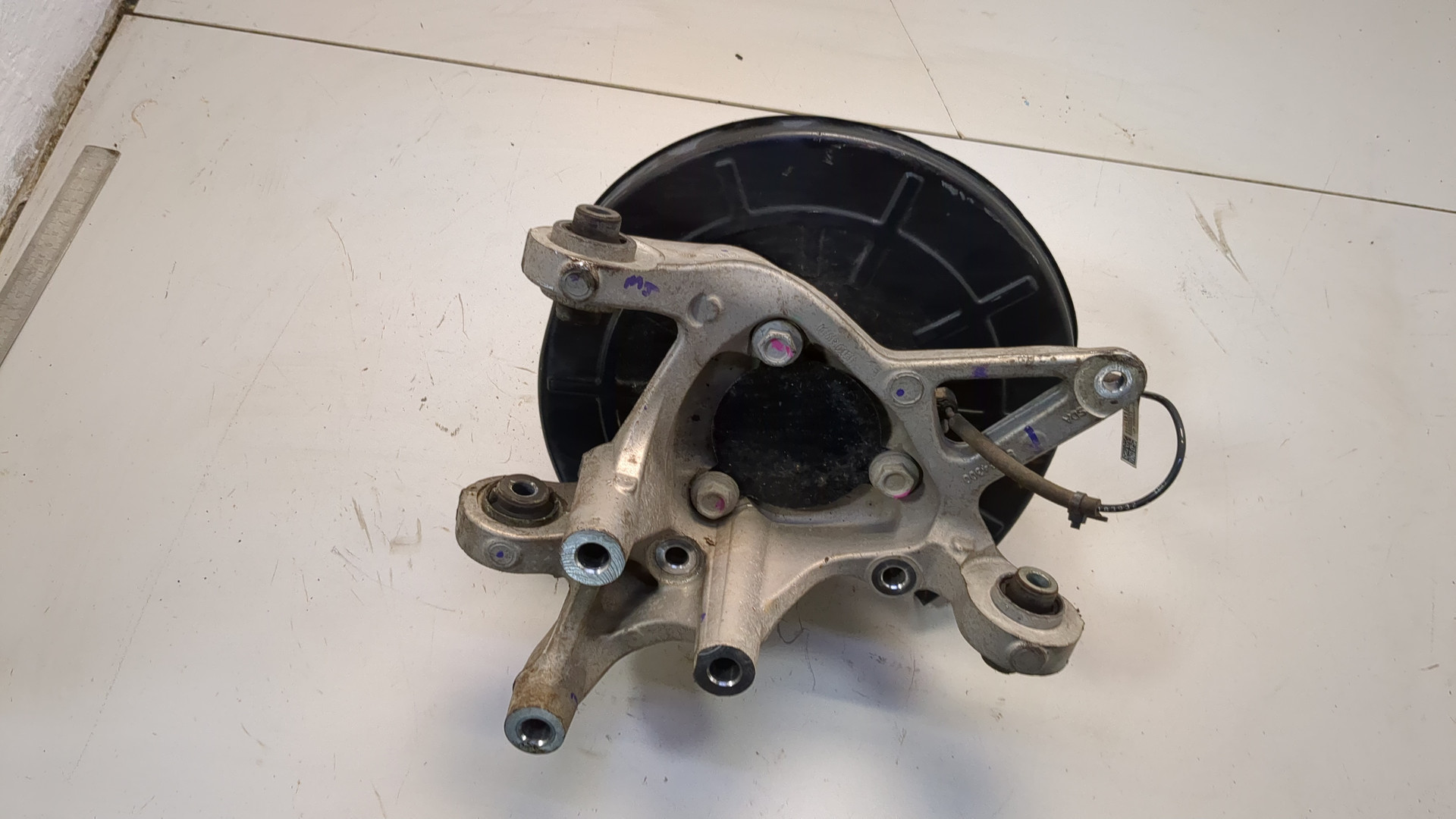 Кулак поворотный задний левый