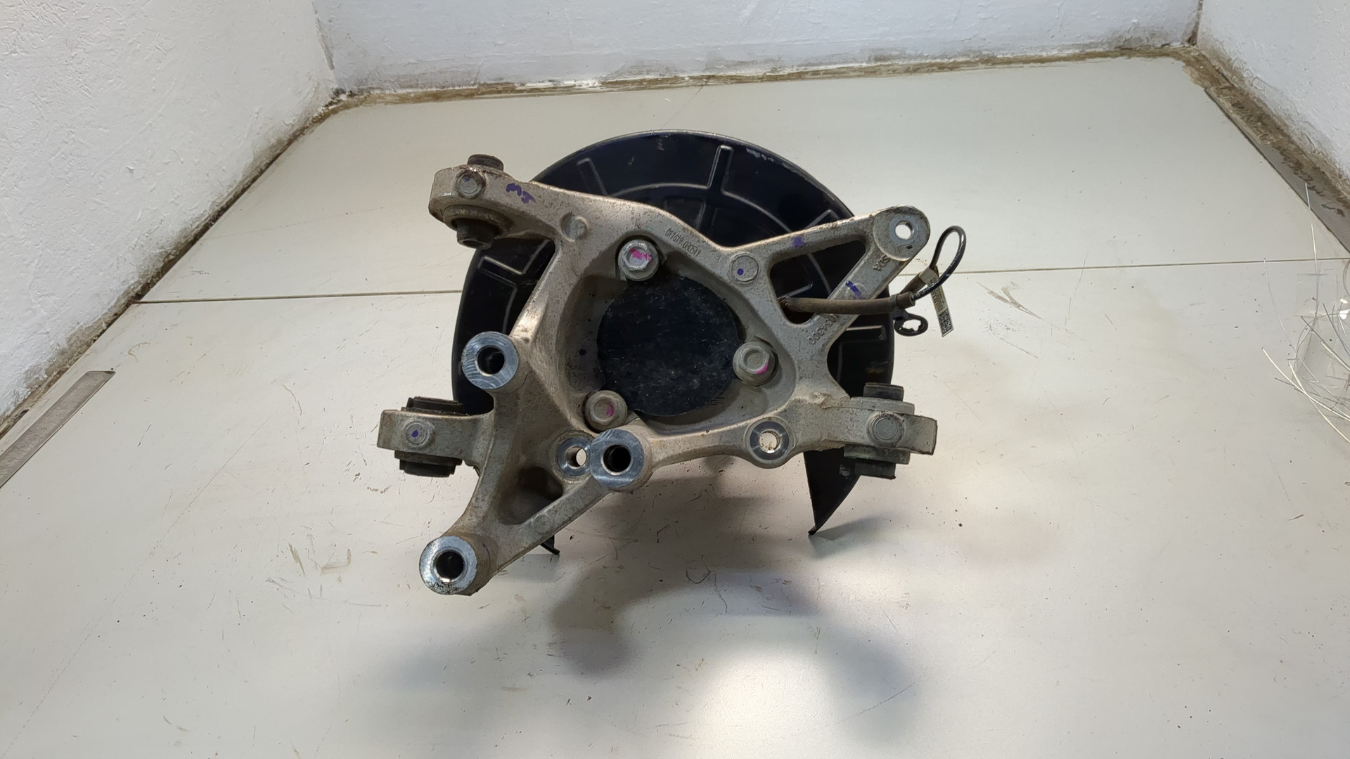 Кулак поворотный задний левый