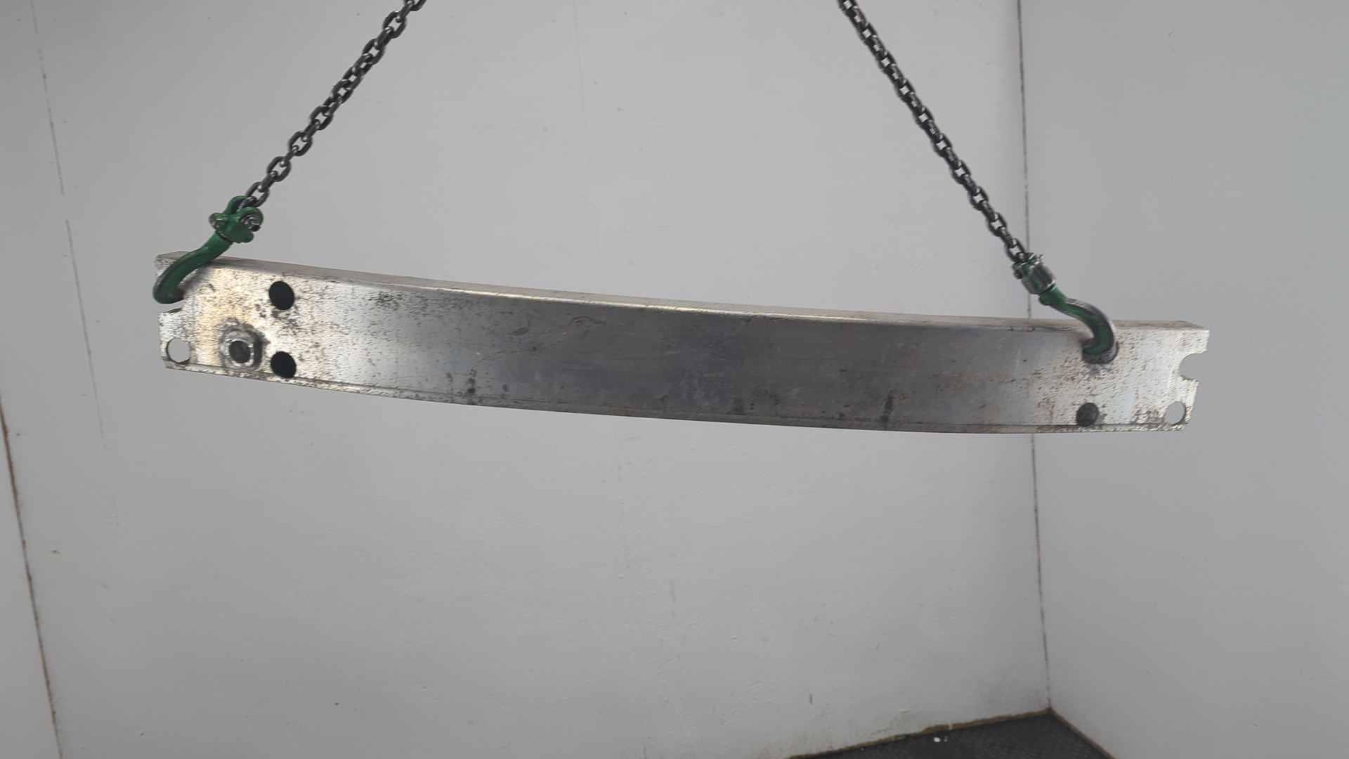 Усилитель переднего бампера