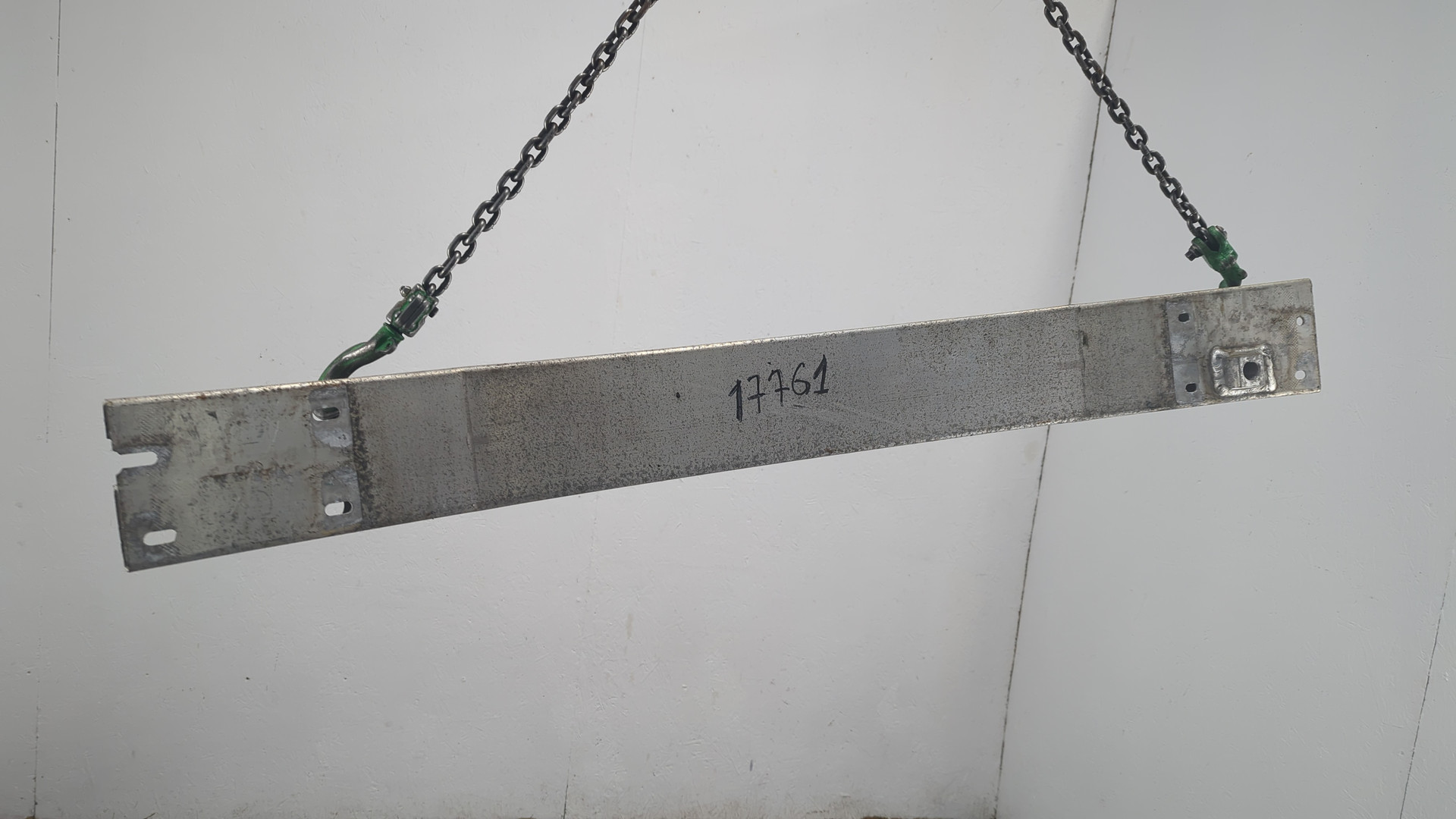 Усилитель переднего бампера