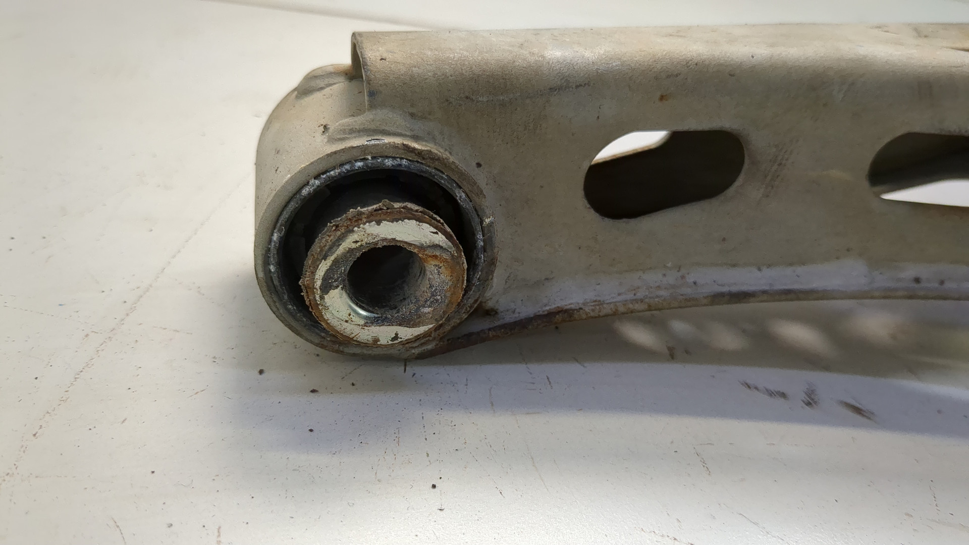 Рычаг задний