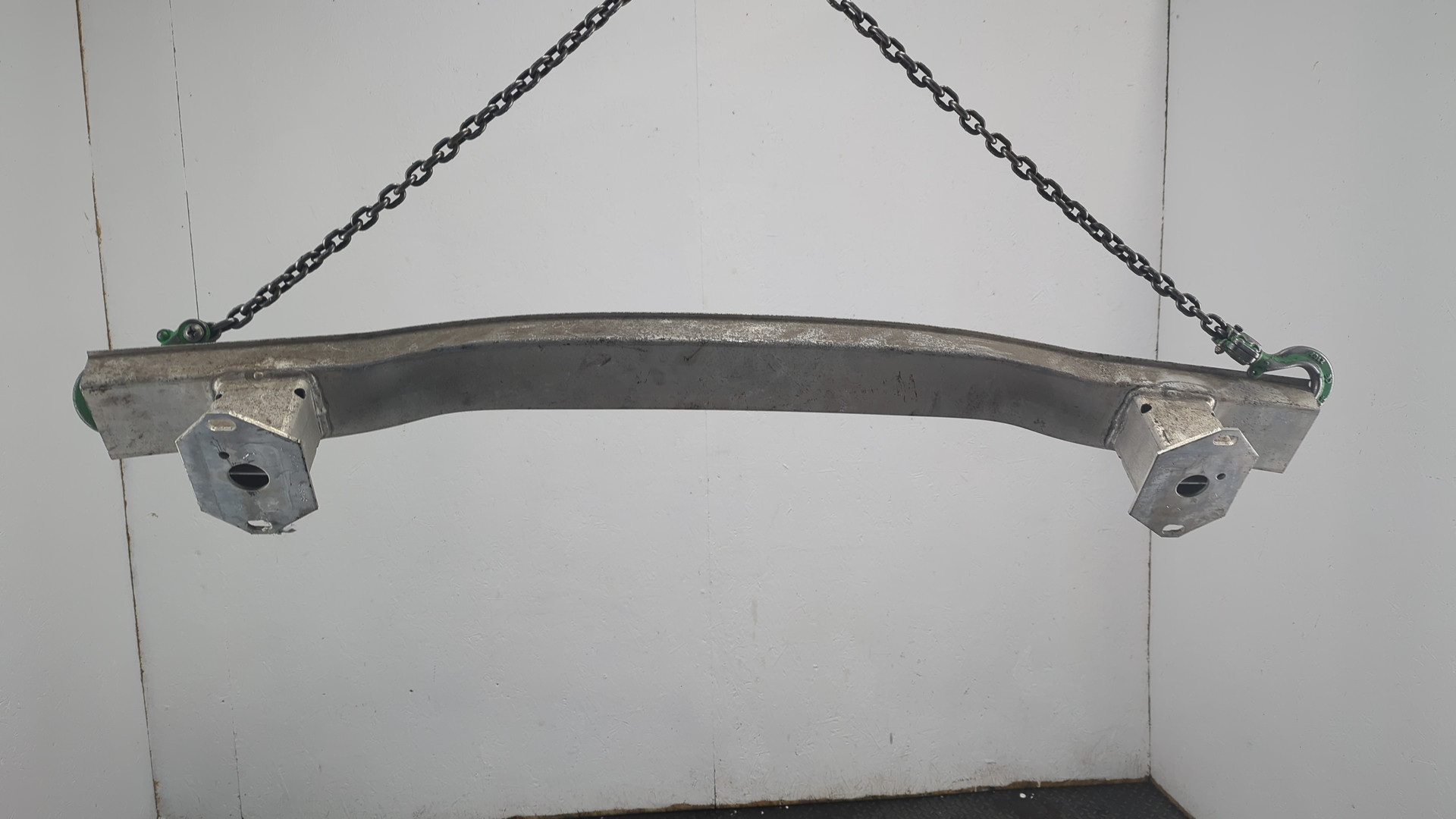 Усилитель заднего бампера