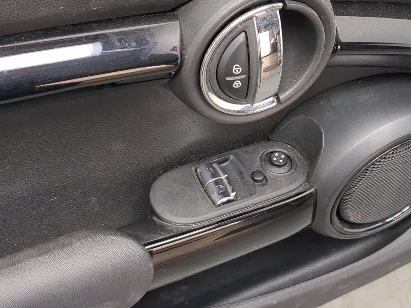 Дверь передняя левая