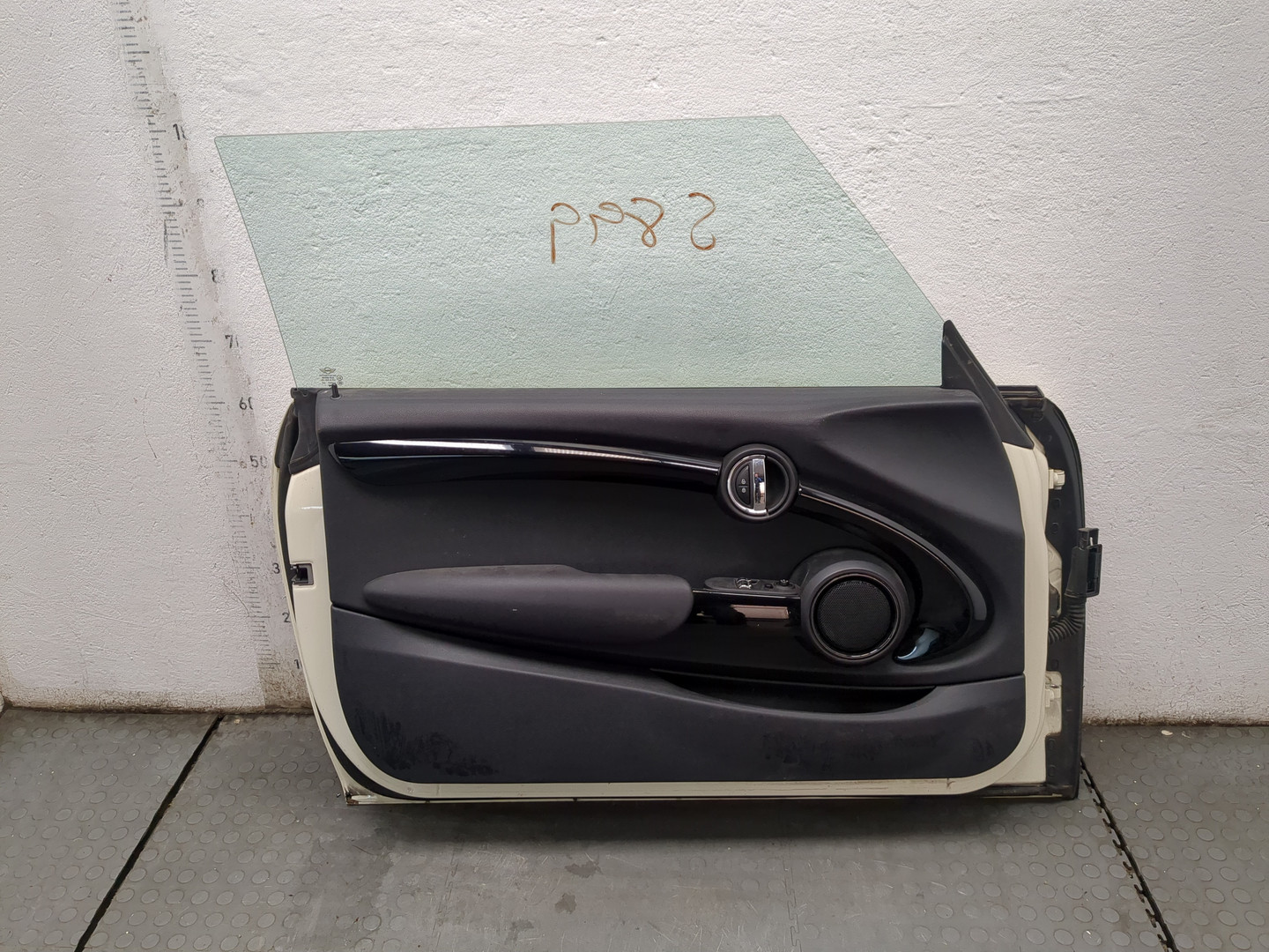 Дверь передняя левая