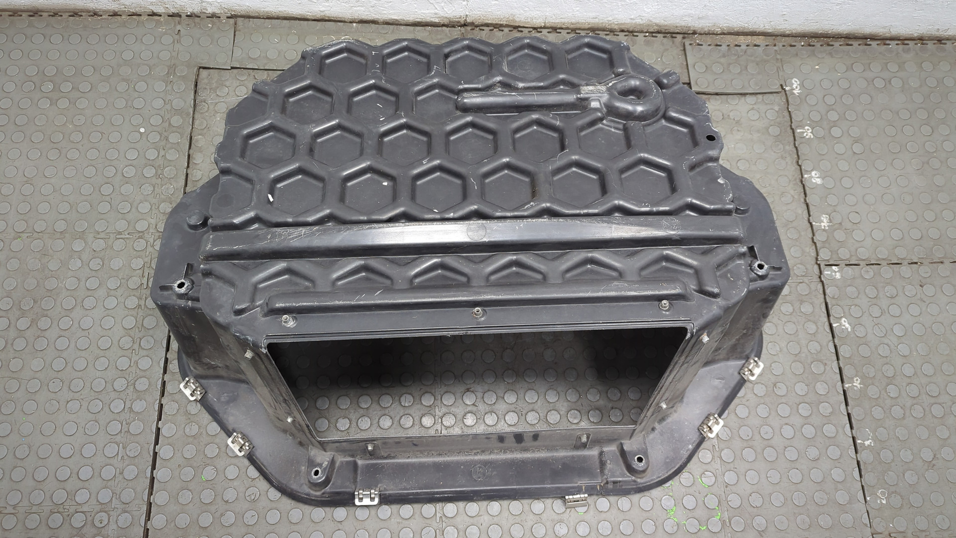 Обшивка багажника