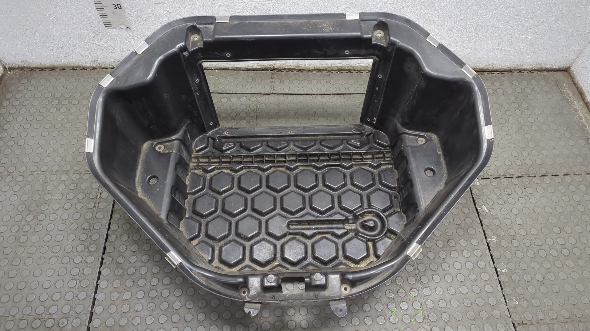 Обшивка багажника