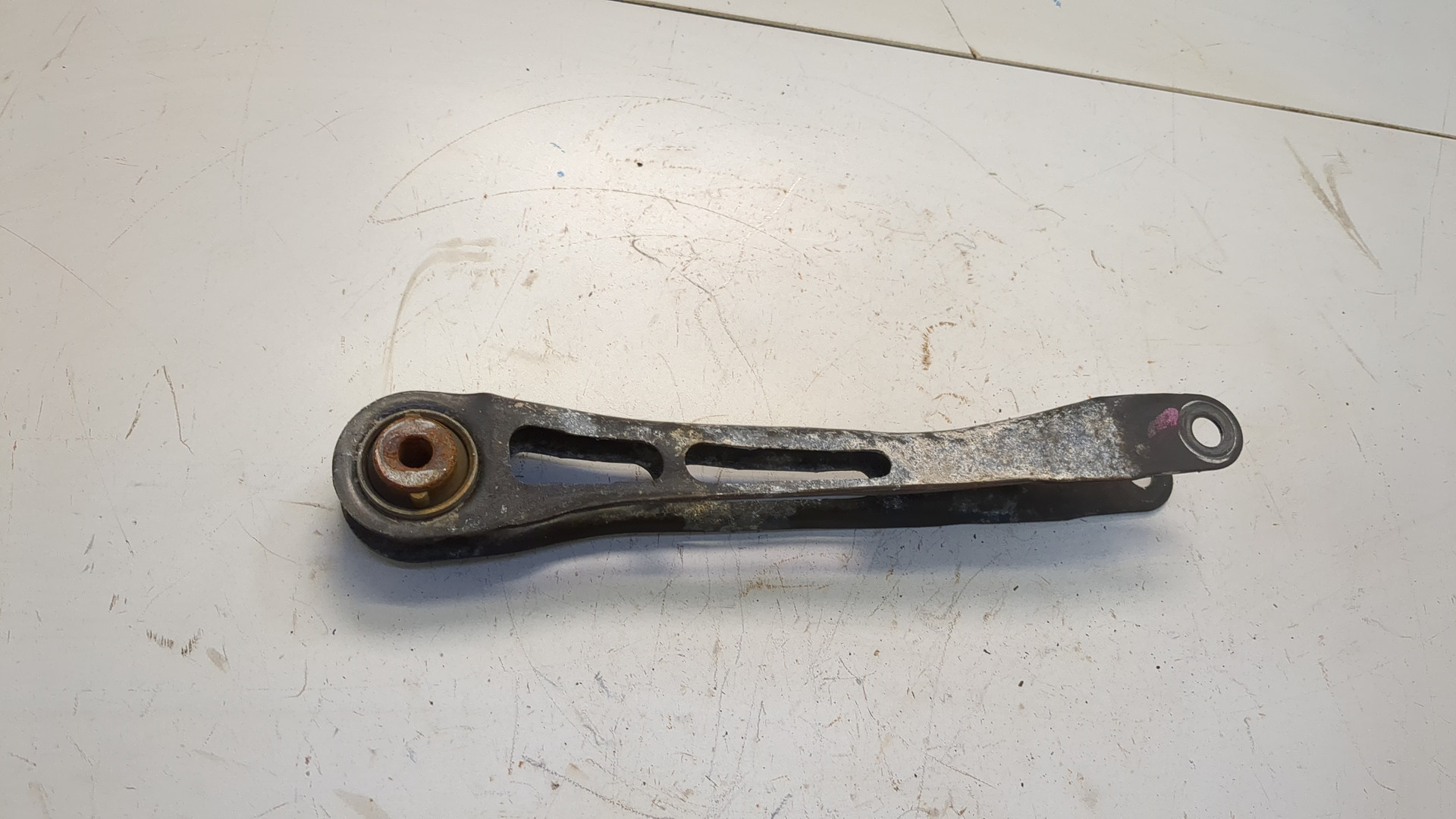 Рычаг задний