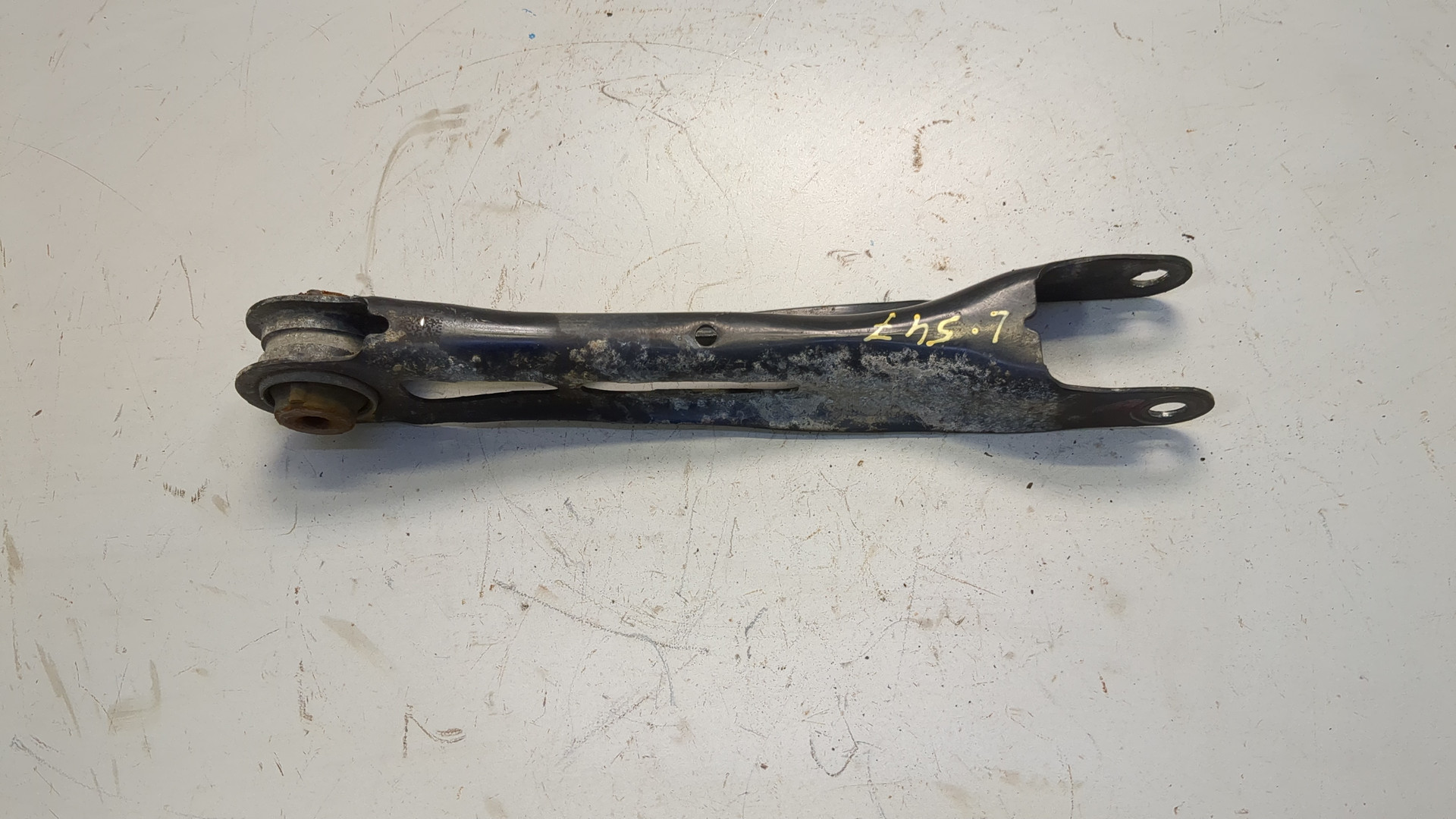 Рычаг задний