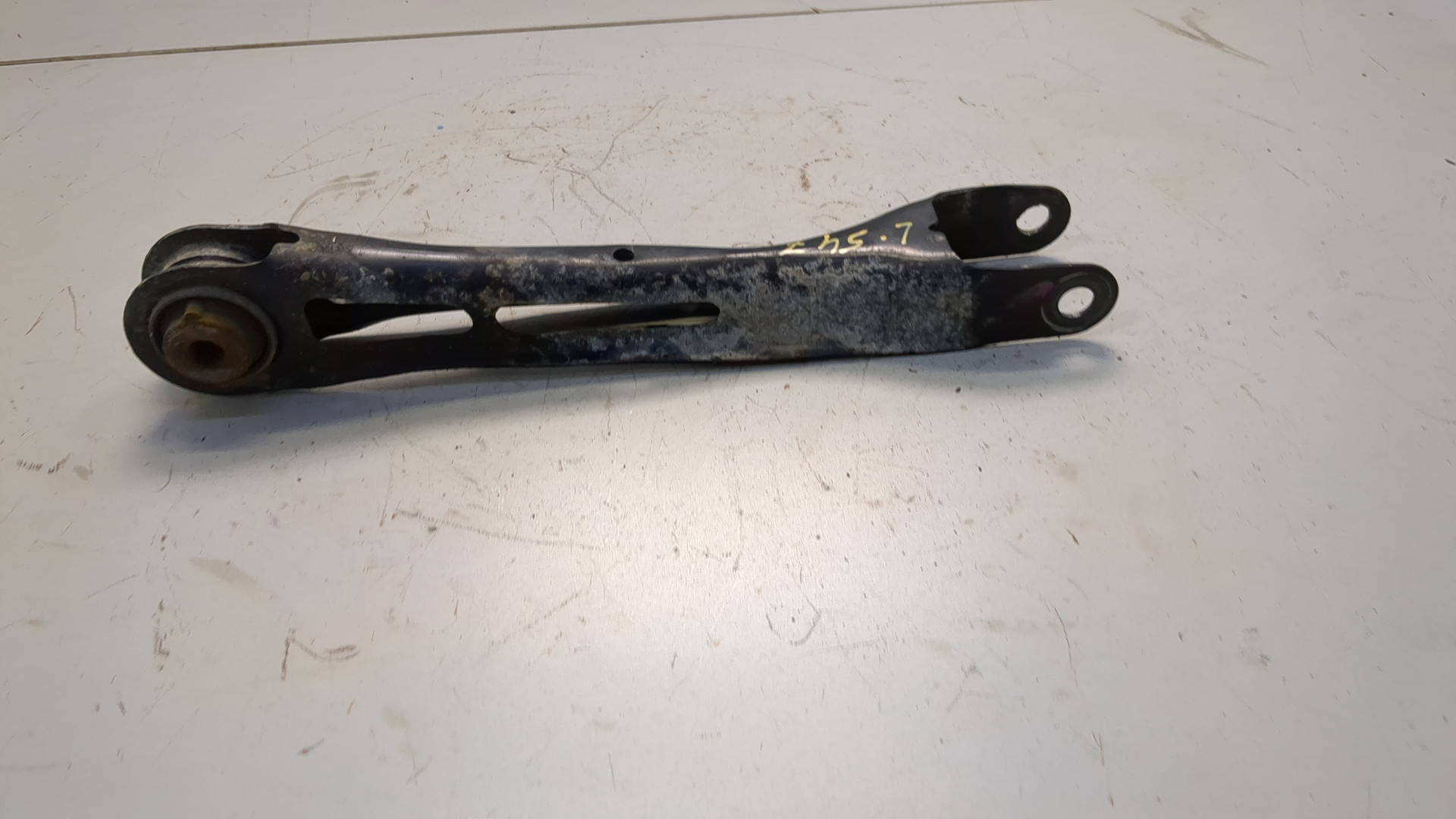 Рычаг задний