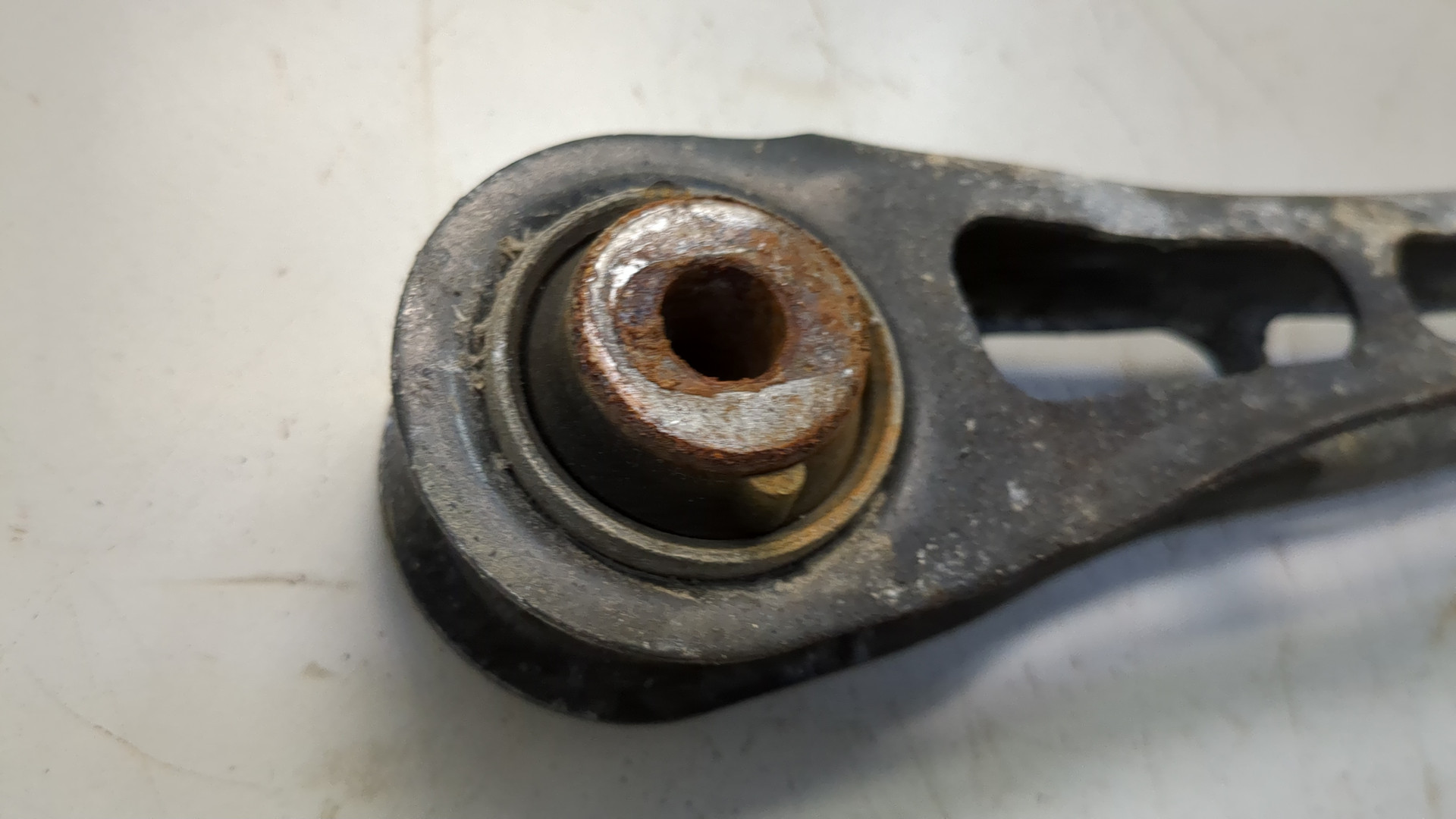 Рычаг задний