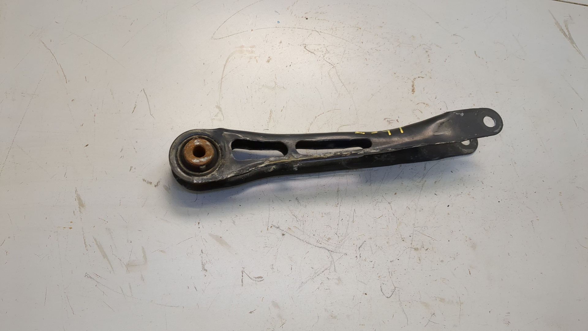 Рычаг задний