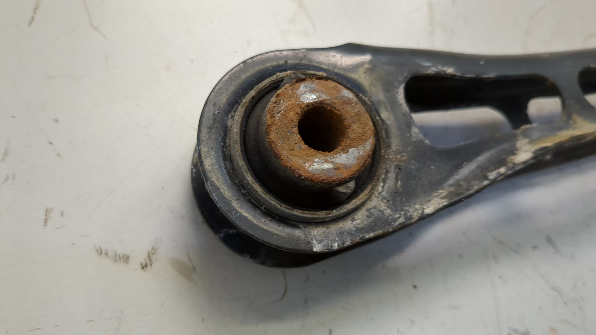 Рычаг задний