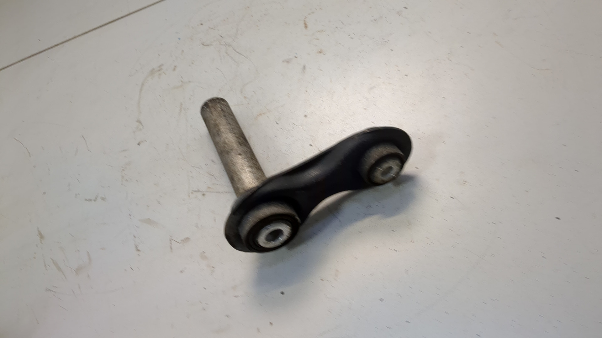 Рычаг задний левый