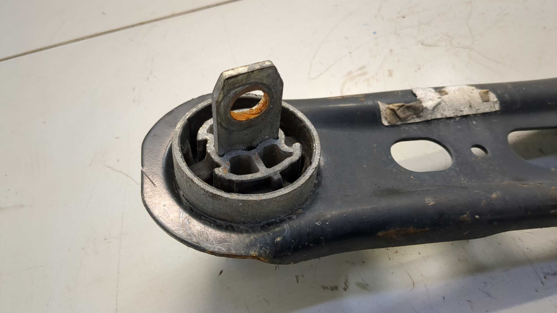 Рычаг задний левый