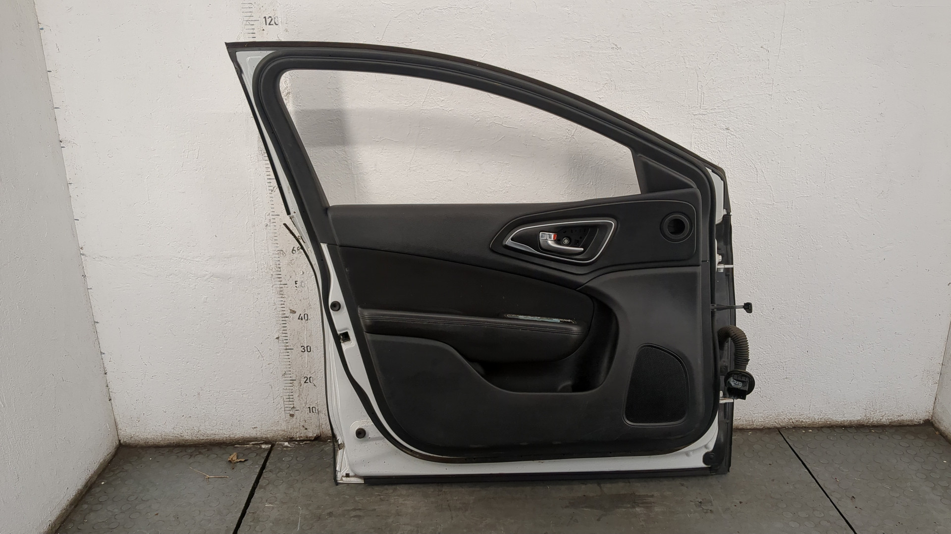 Дверь передняя левая