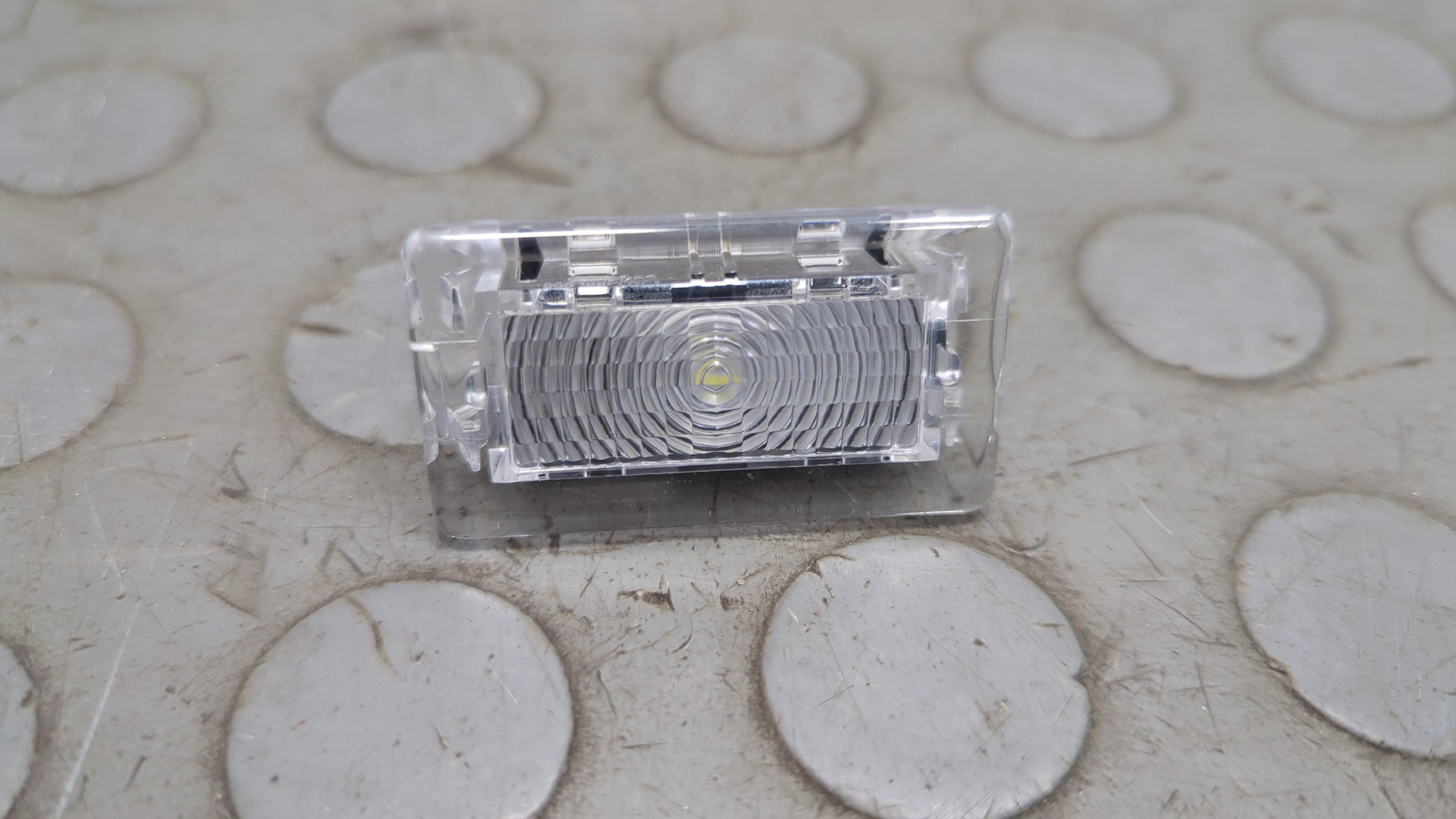 Плафон салонный