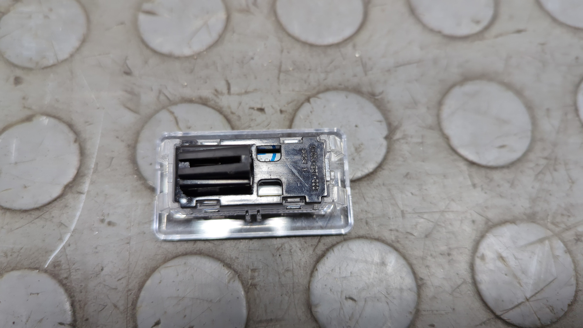 Плафон салонный