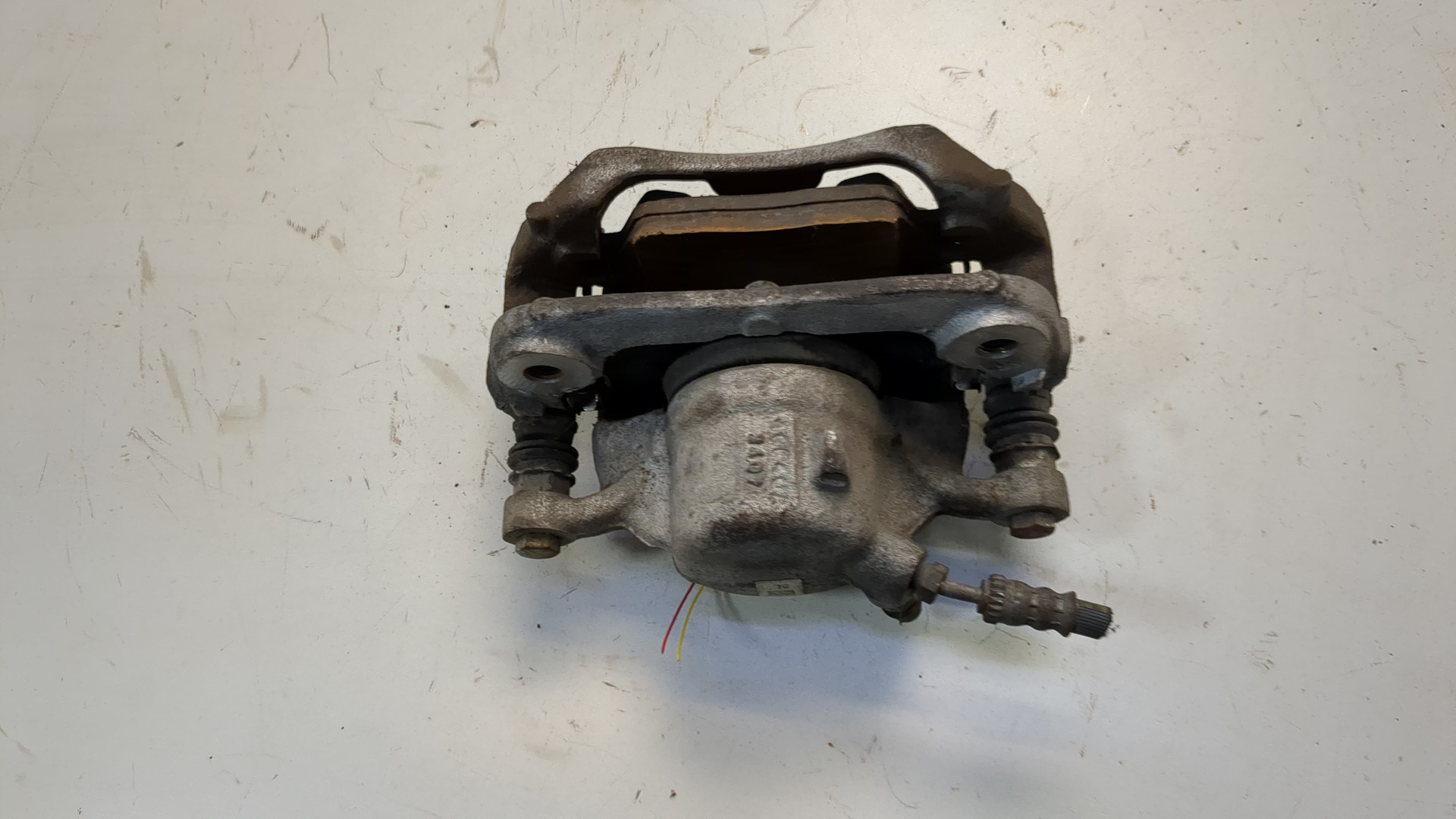 Суппорт передний левый