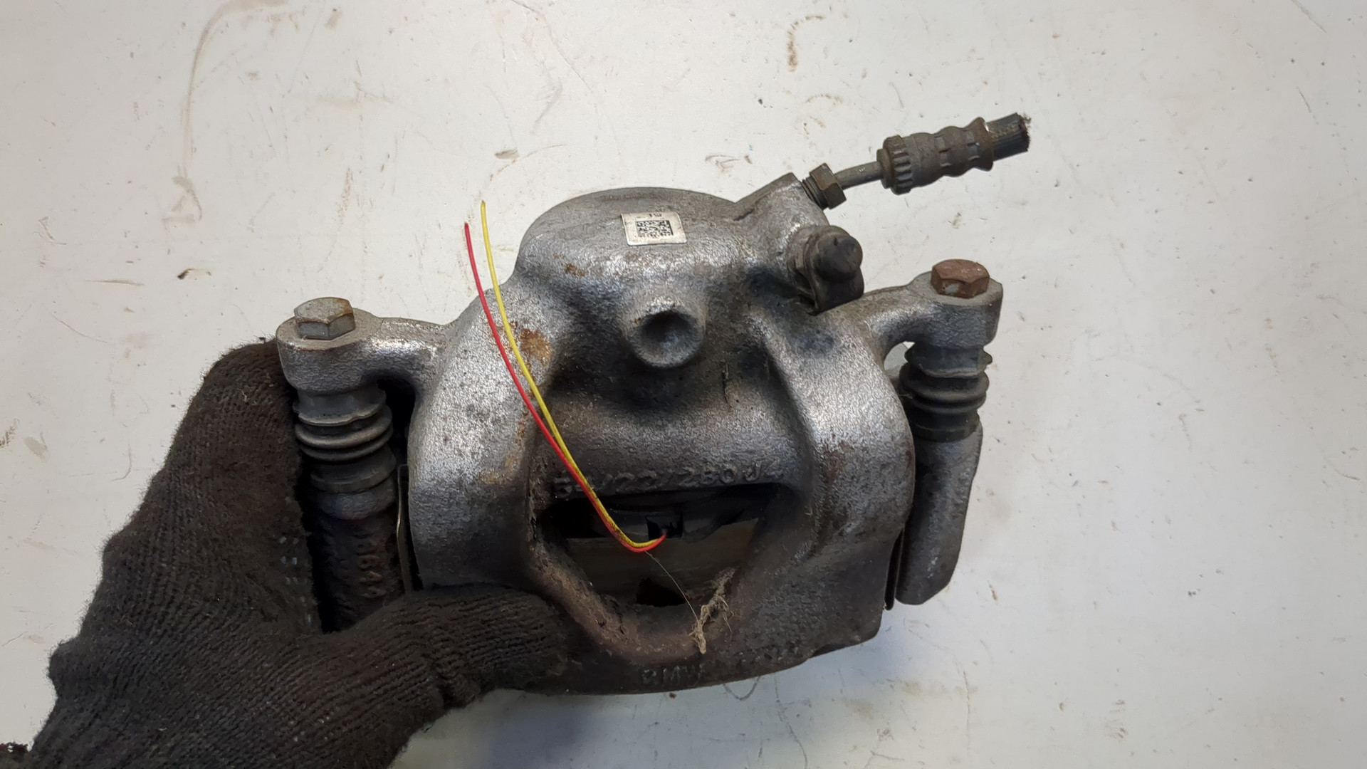 Суппорт передний левый