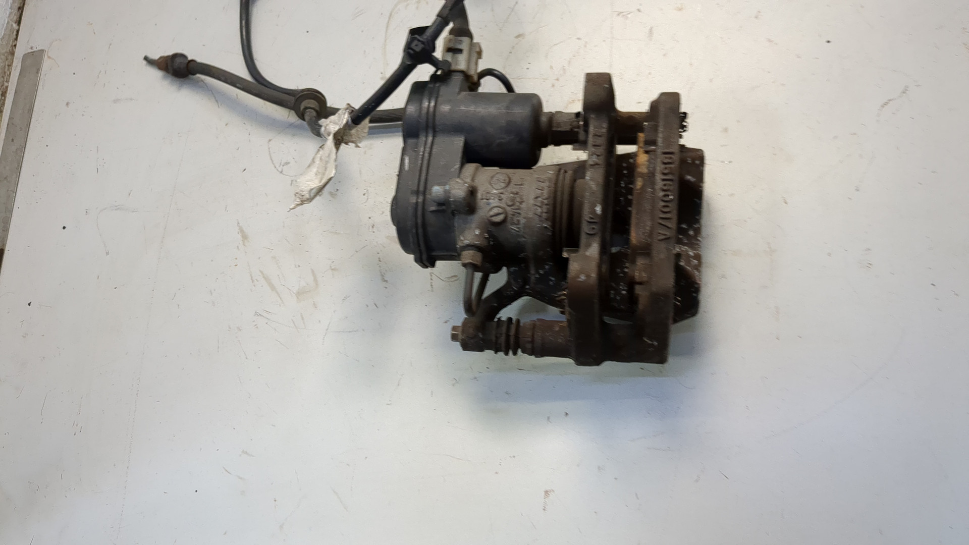 Суппорт задний левый