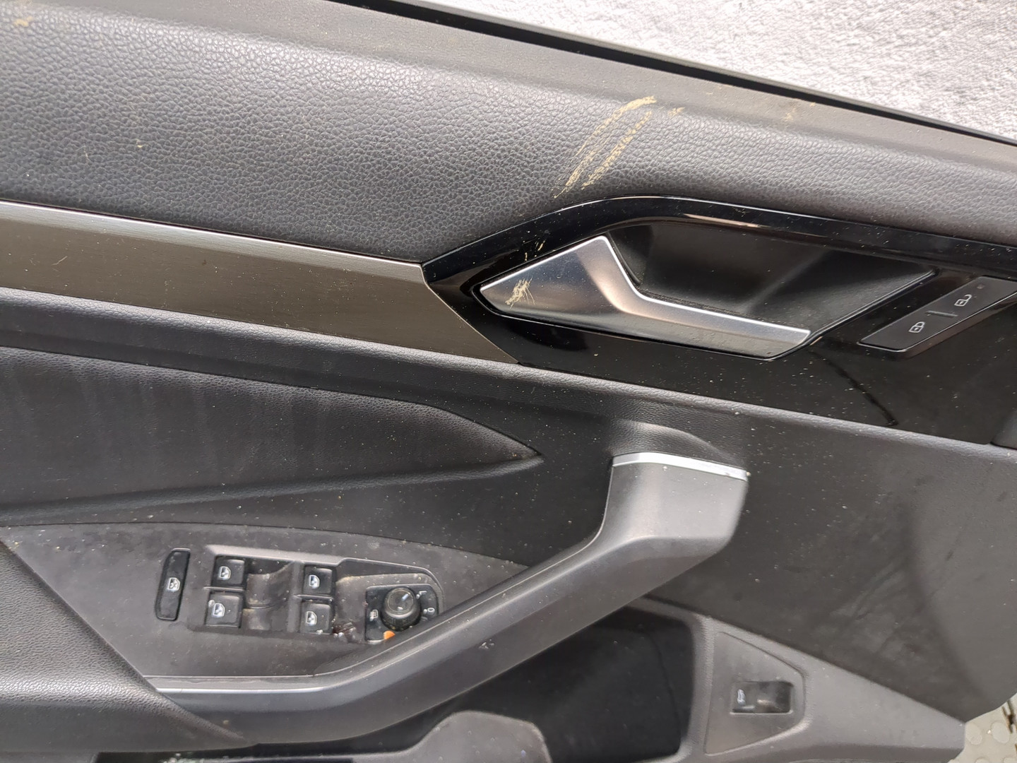 Дверь передняя левая