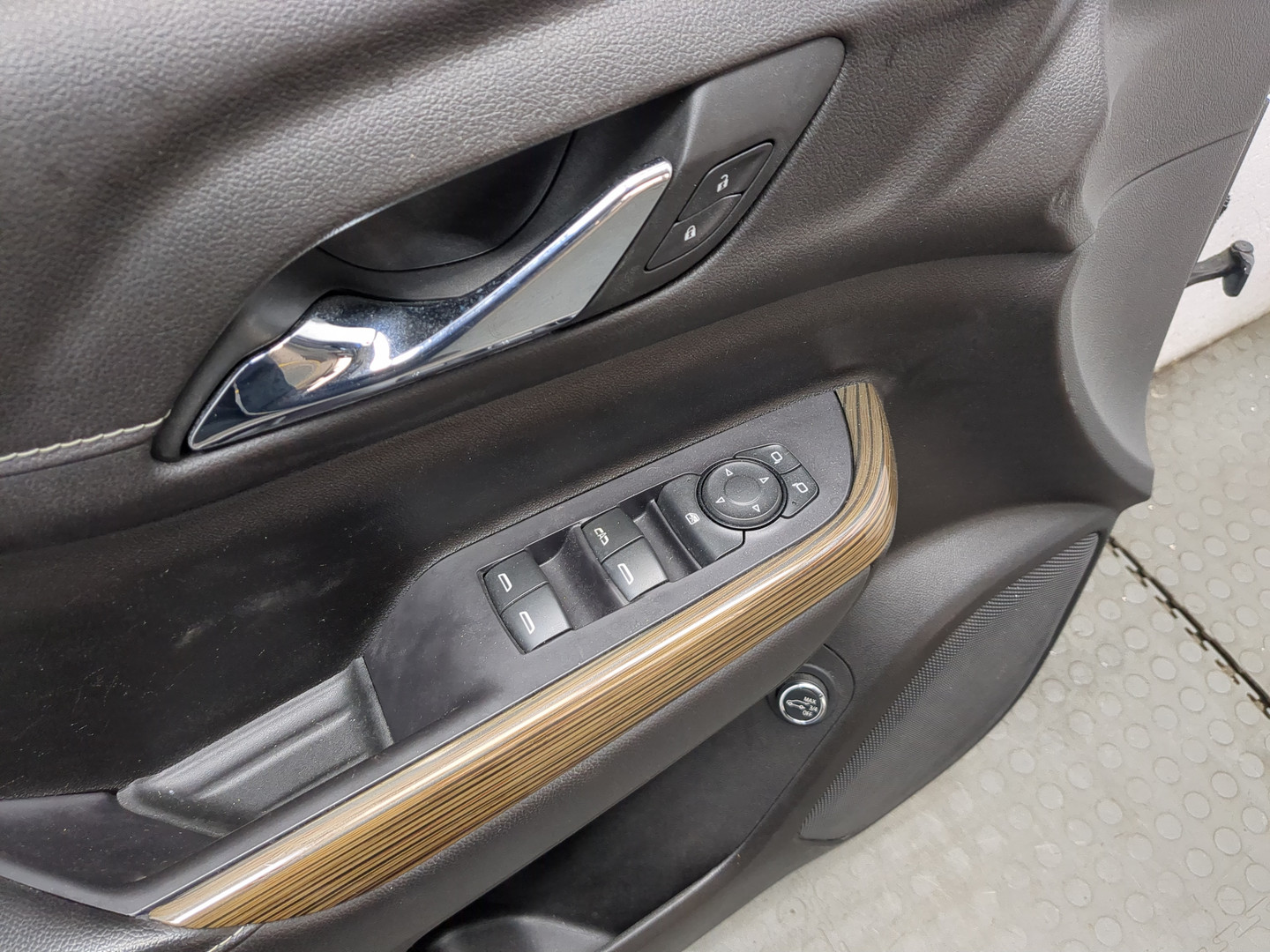 Дверь передняя левая