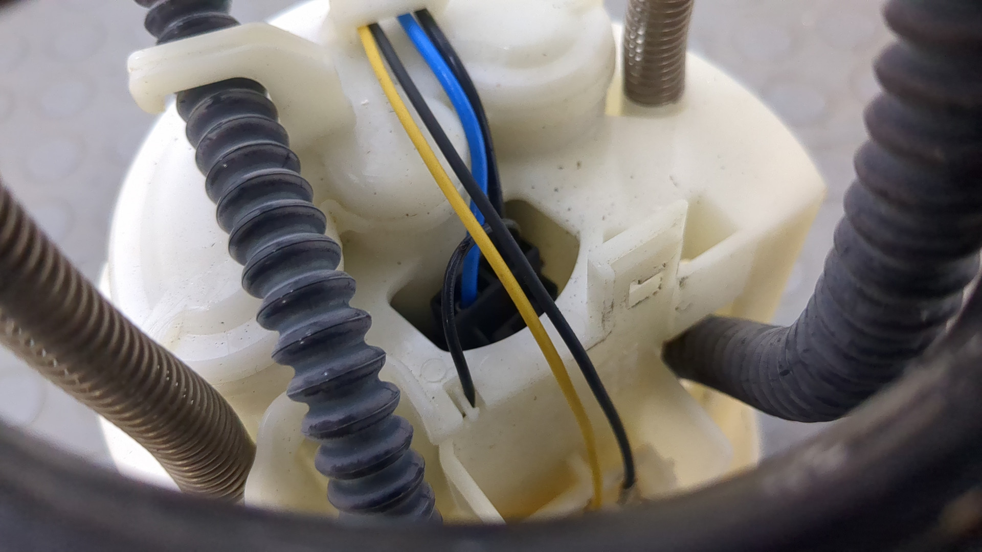 Насос топливный электрический