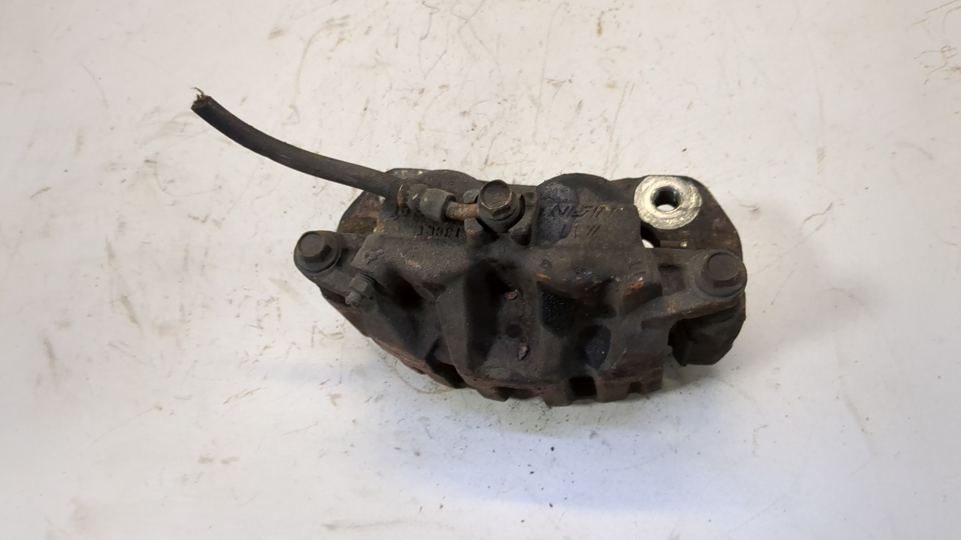 Суппорт передний левый