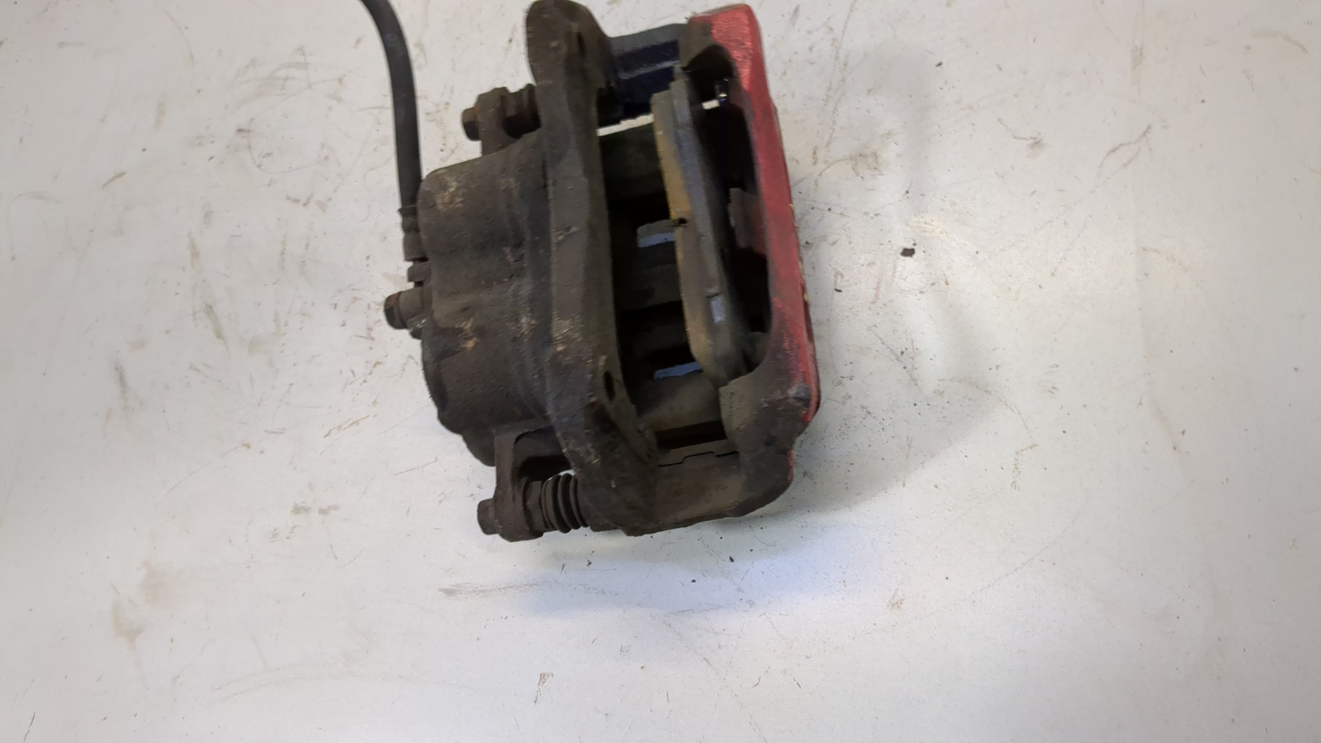 Суппорт передний левый