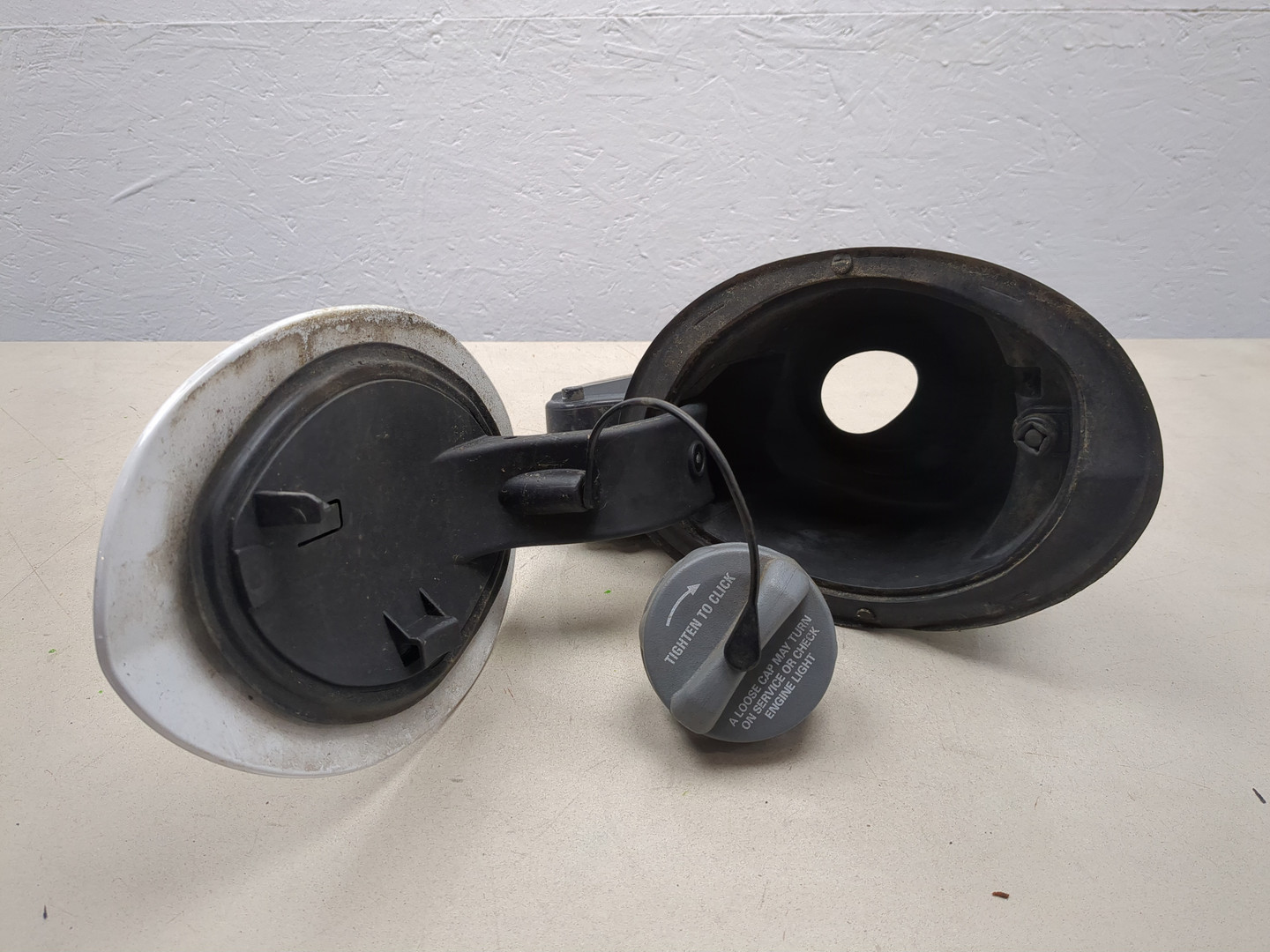 Лючок бензобака