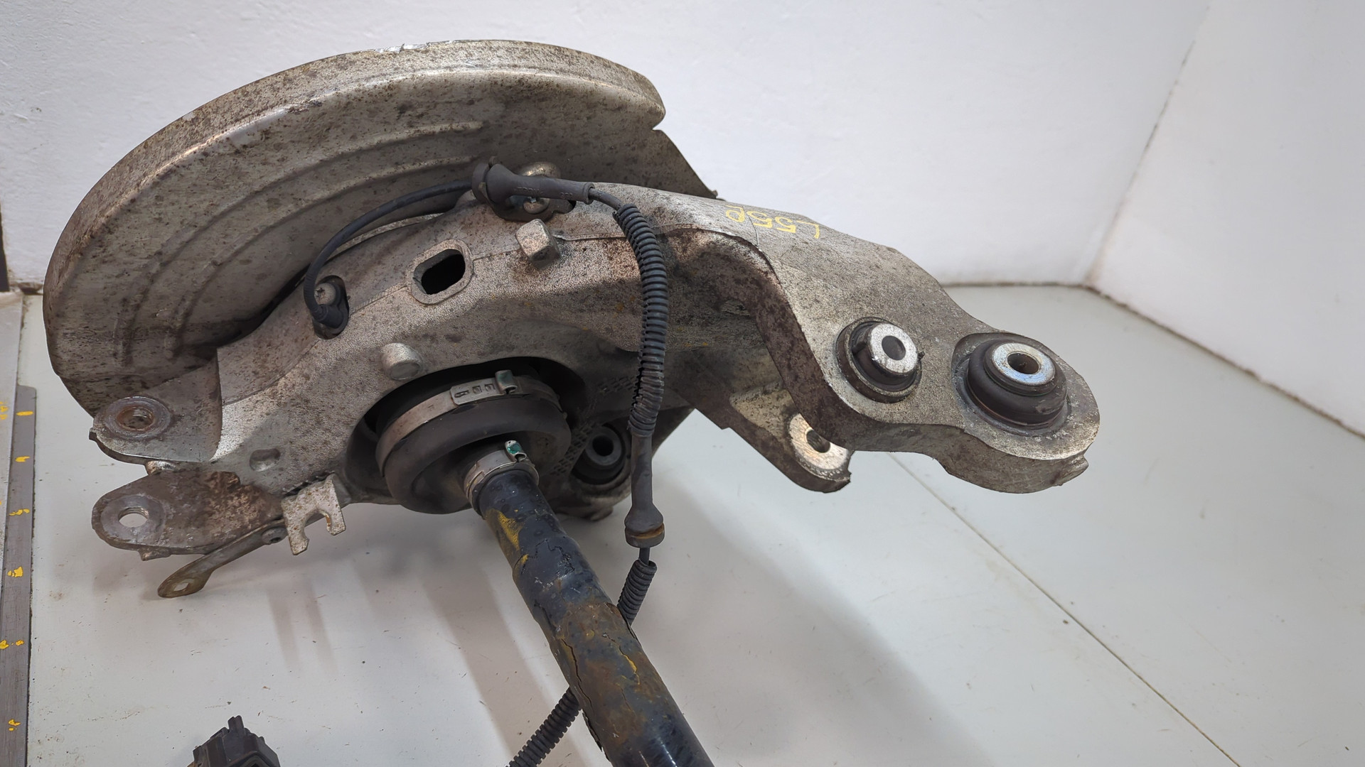 Кулак поворотный задний левый