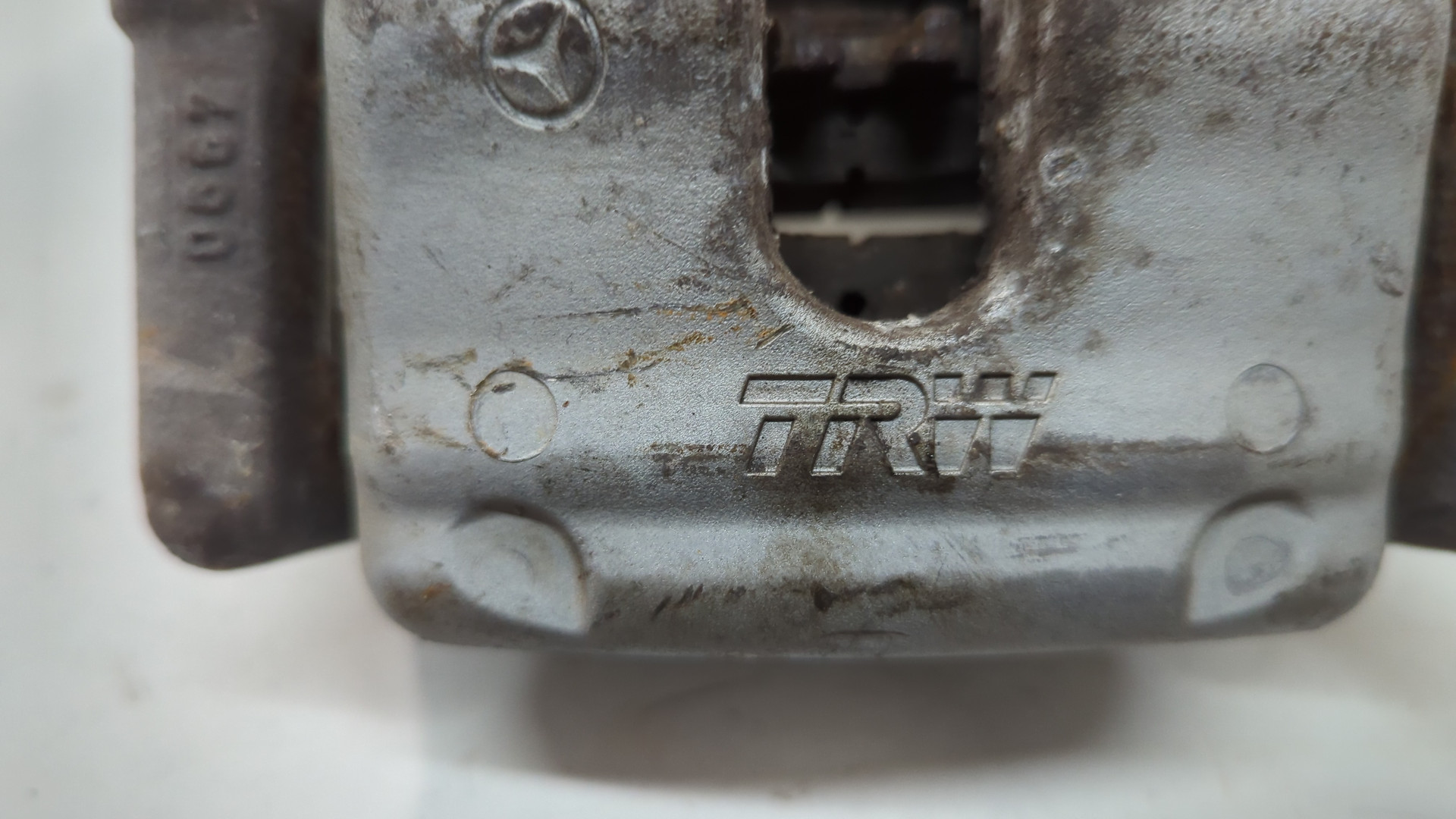 Суппорт задний левый