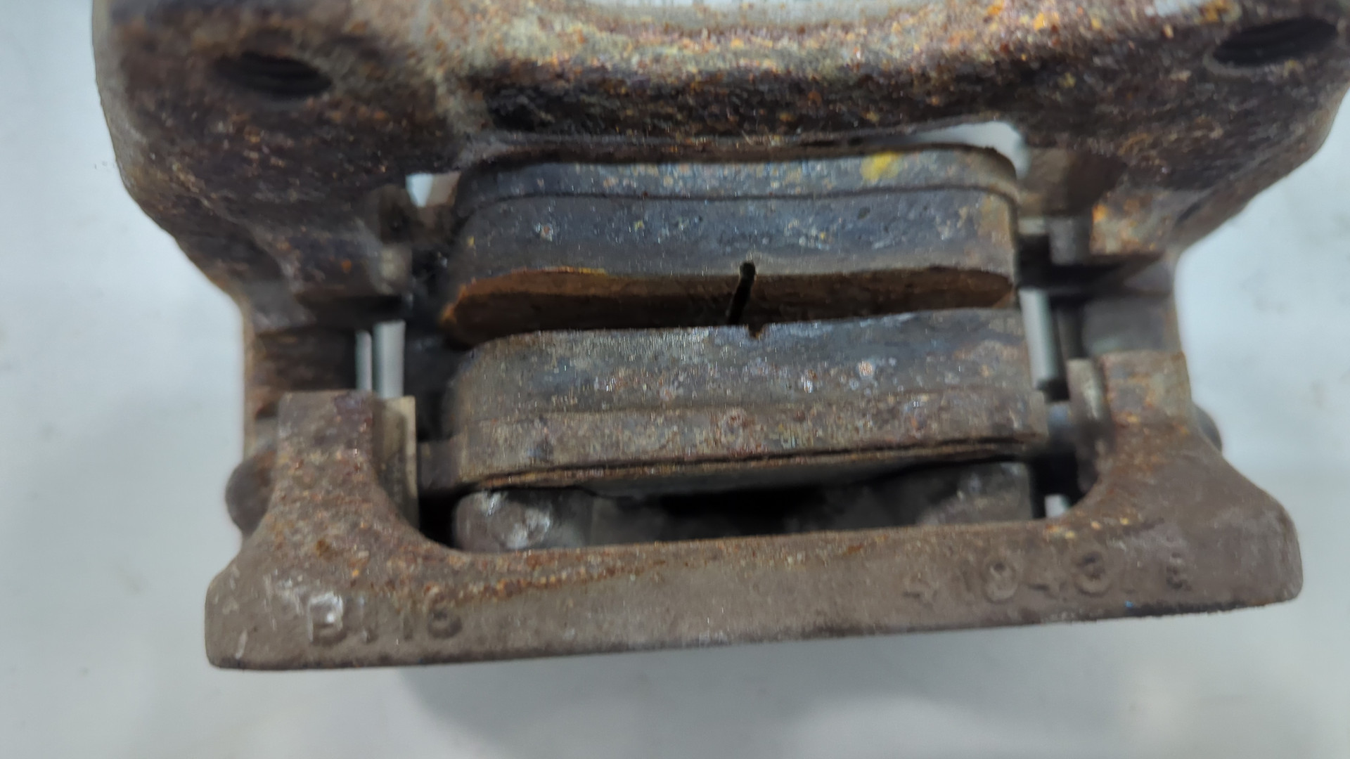 Суппорт задний левый