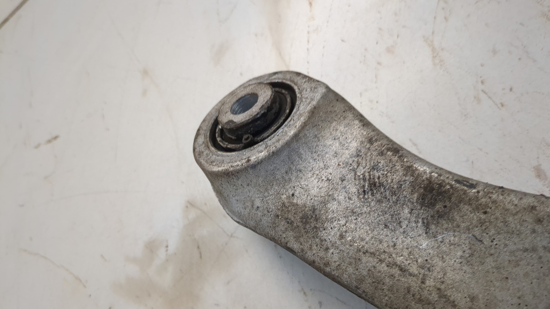 Рычаг задний левый