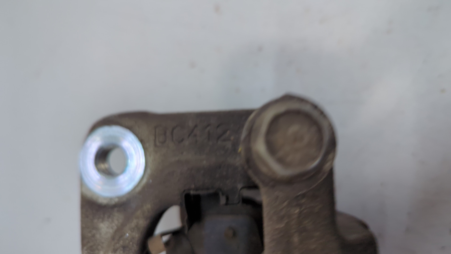 Суппорт задний левый