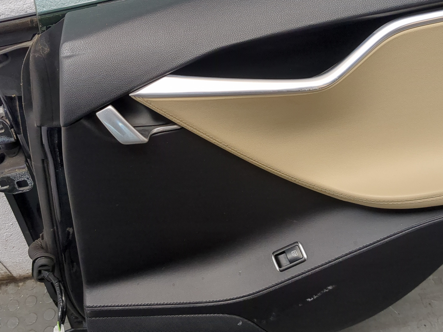 Дверь задняя правая