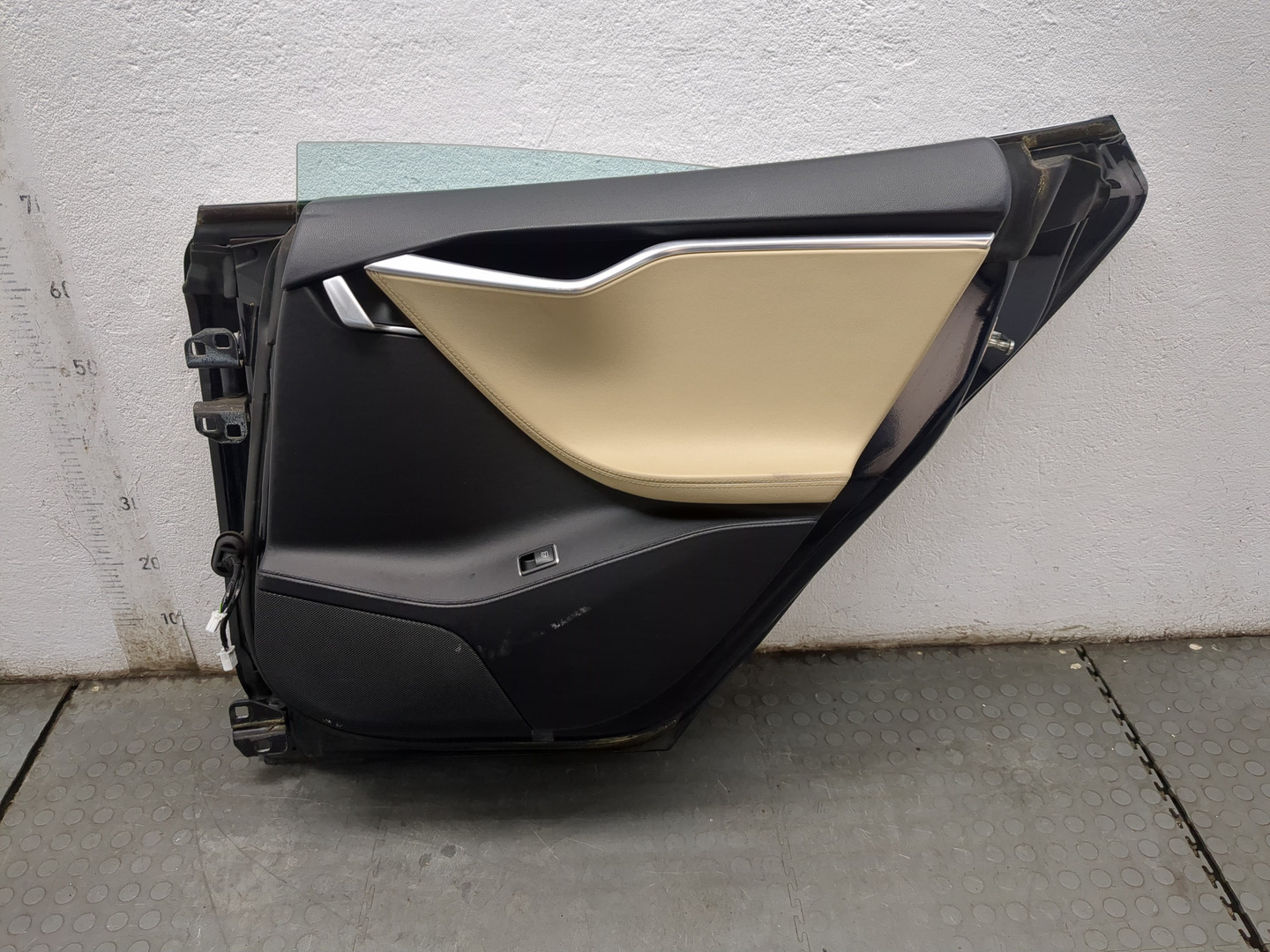 Дверь задняя правая