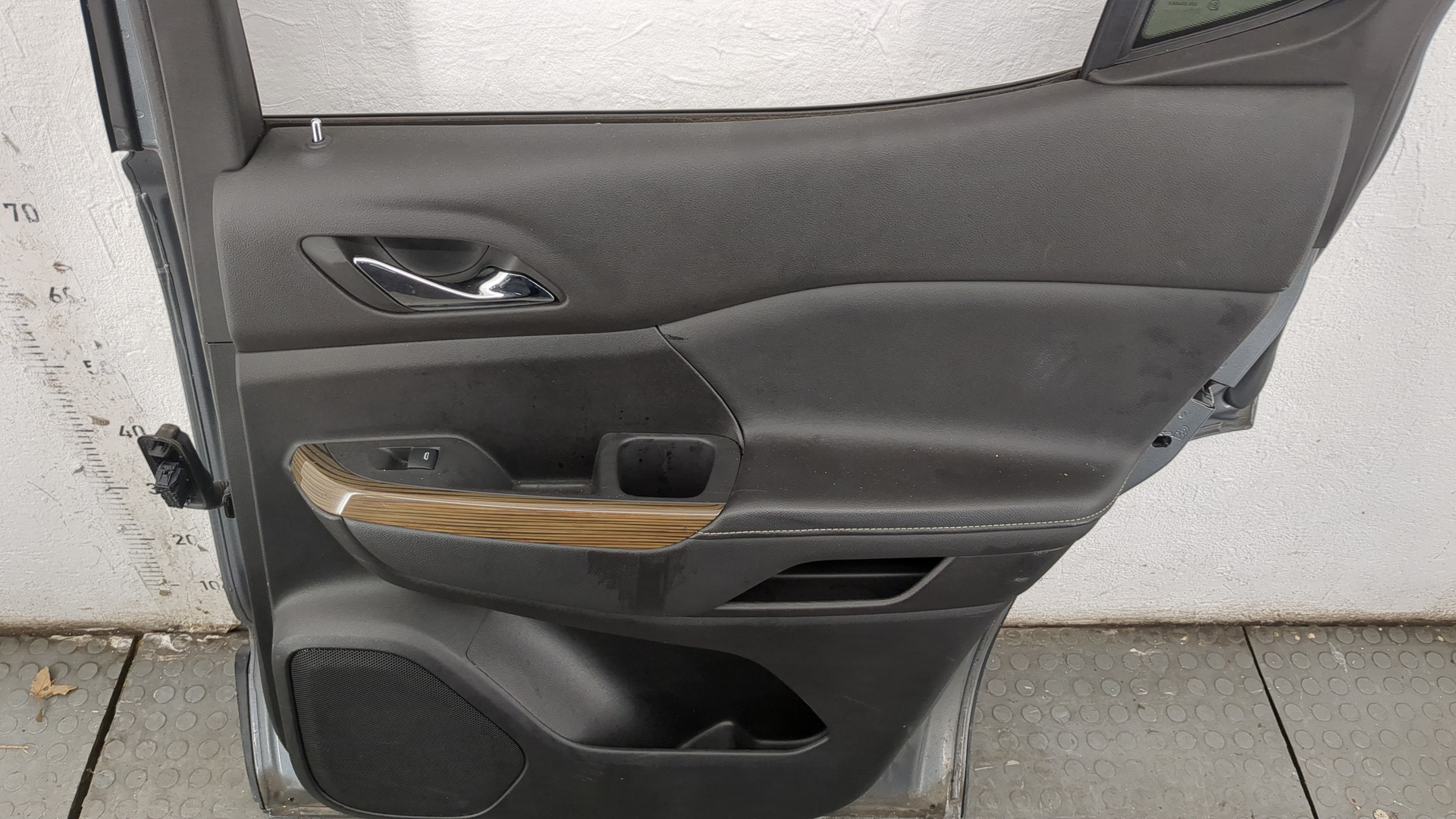 Дверь задняя правая