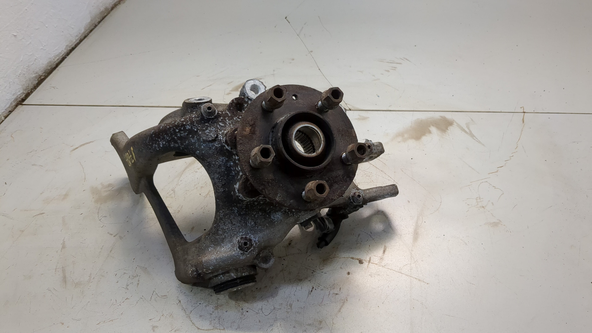 Кулак поворотный задний левый