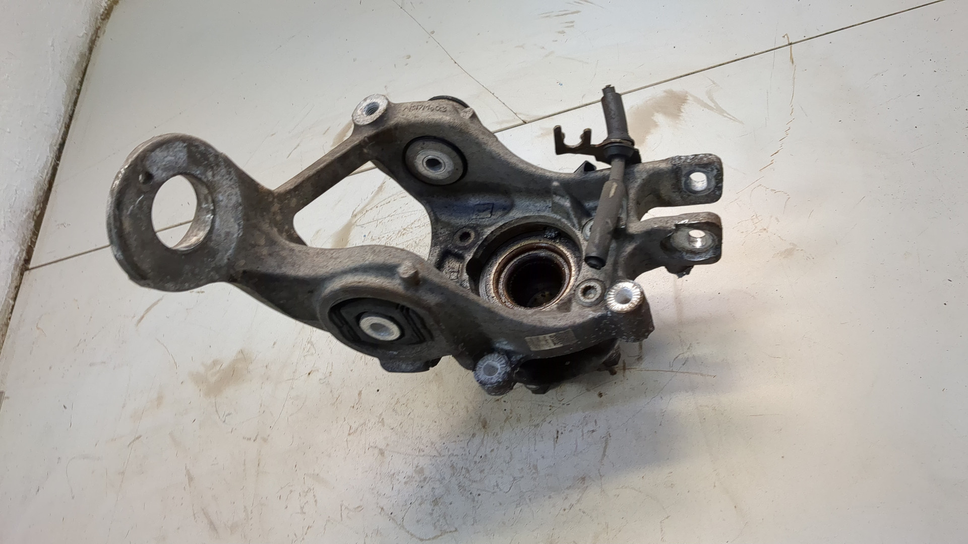 Кулак поворотный задний левый